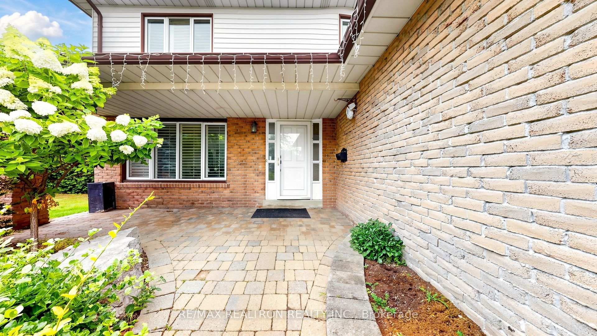 Photo 4 of 349 Siena Court, Oshawa, McLaughlin — HOMEH