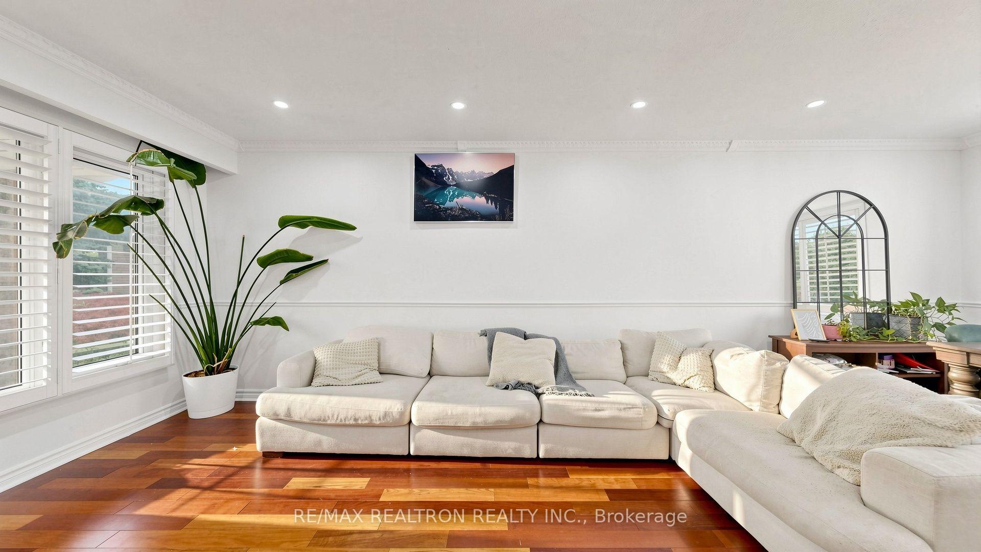 Photo 9 of 349 Siena Court, Oshawa, McLaughlin — HOMEH