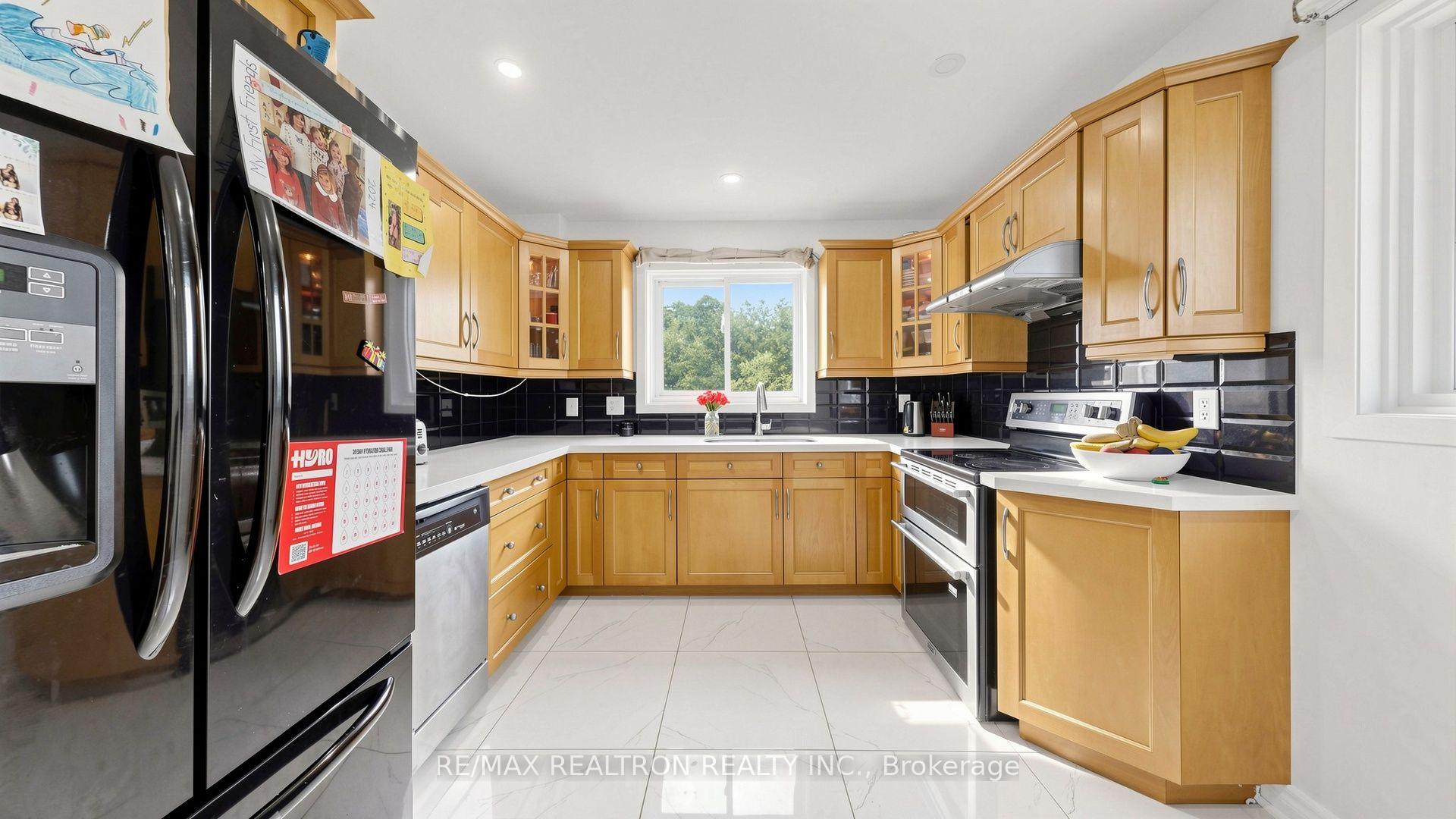 Photo 18 of 349 Siena Court, Oshawa, McLaughlin — HOMEH