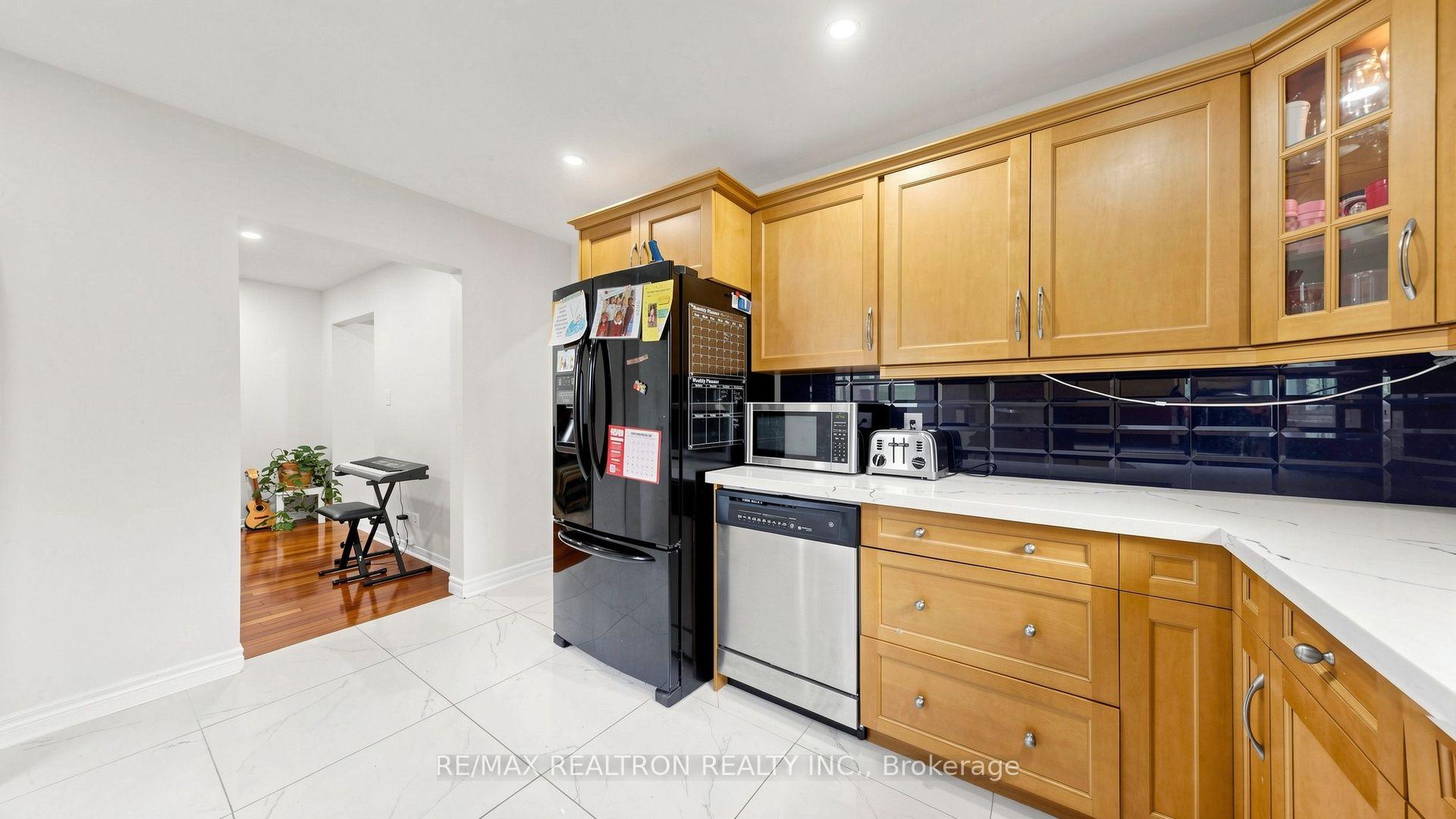 Photo 19 of 349 Siena Court, Oshawa, McLaughlin — HOMEH