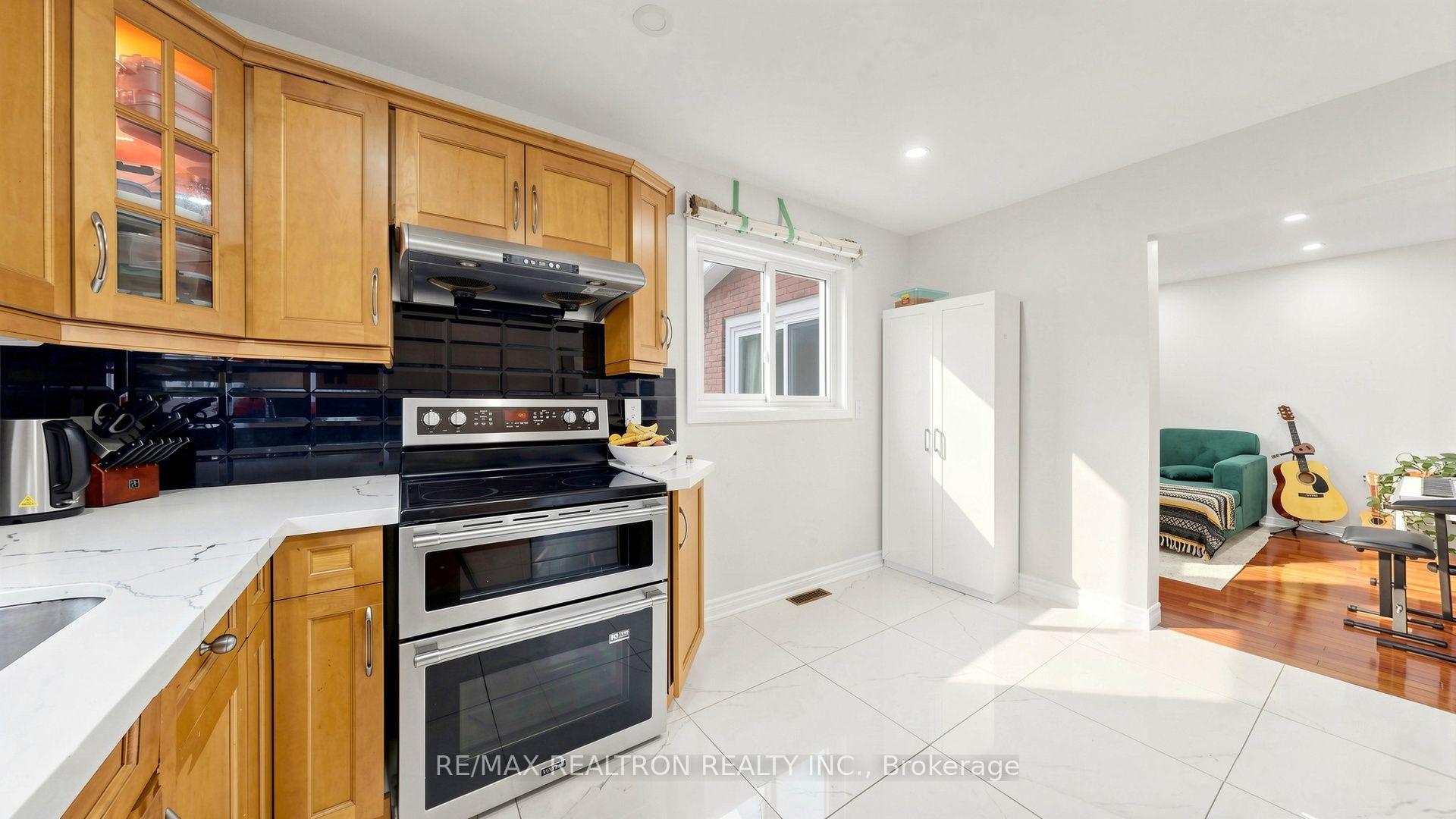 Photo 20 of 349 Siena Court, Oshawa, McLaughlin — HOMEH