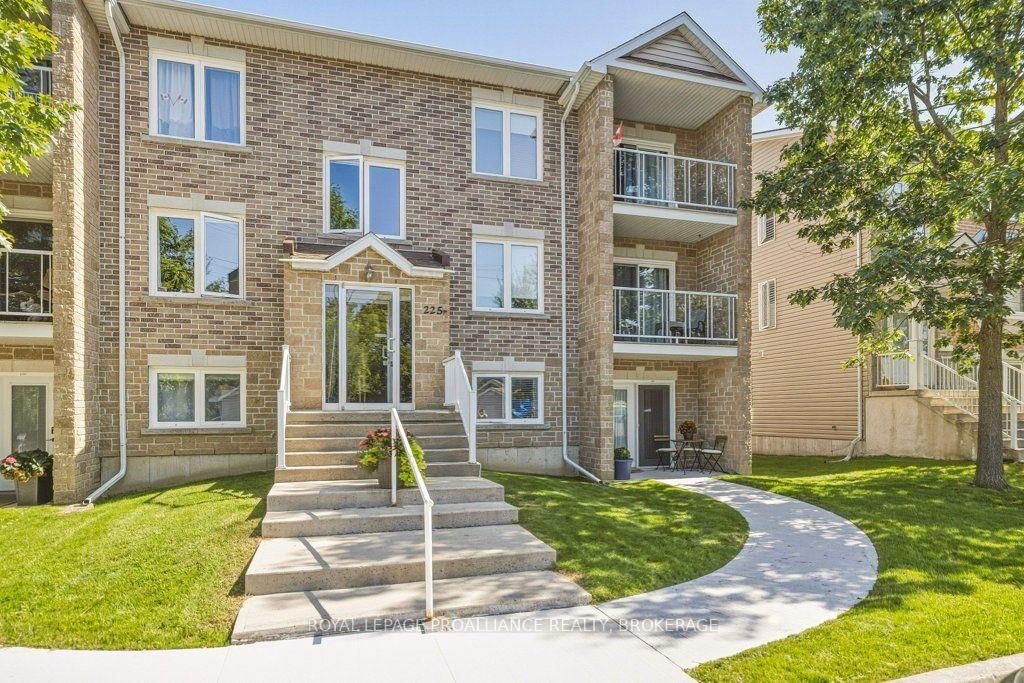 Photo 2 of Unit 2104, 225 Oak Street, Gananoque, Gananoque — HOMEH