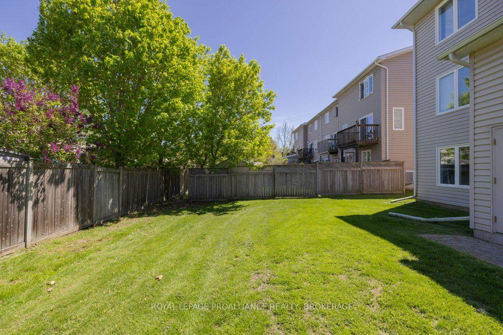 Photo 6 of Unit 2104, 225 Oak Street, Gananoque, Gananoque — HOMEH