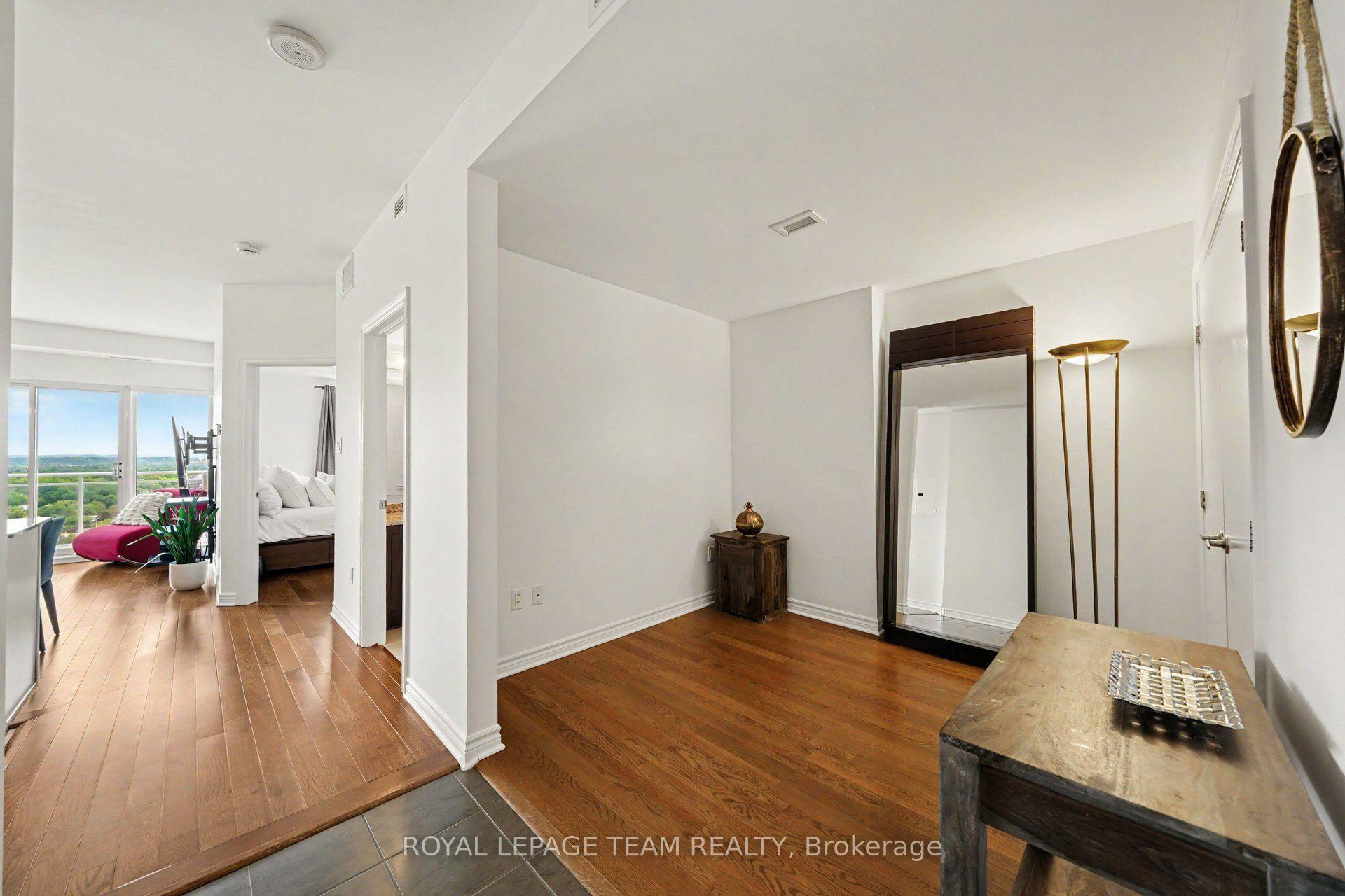 Photo 4 of Unit 1806, 70 Landry Street, Ottawa, Vanier — HOMEH