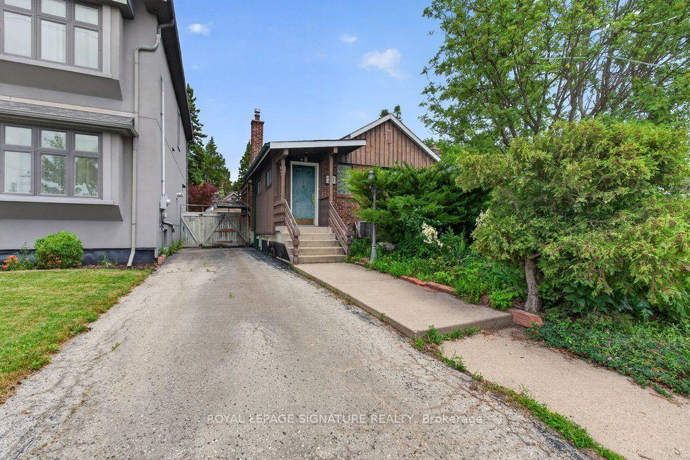 Photo 3 of 20 Tiago Ave, Toronto, O'Connor-Parkview — HOMEH