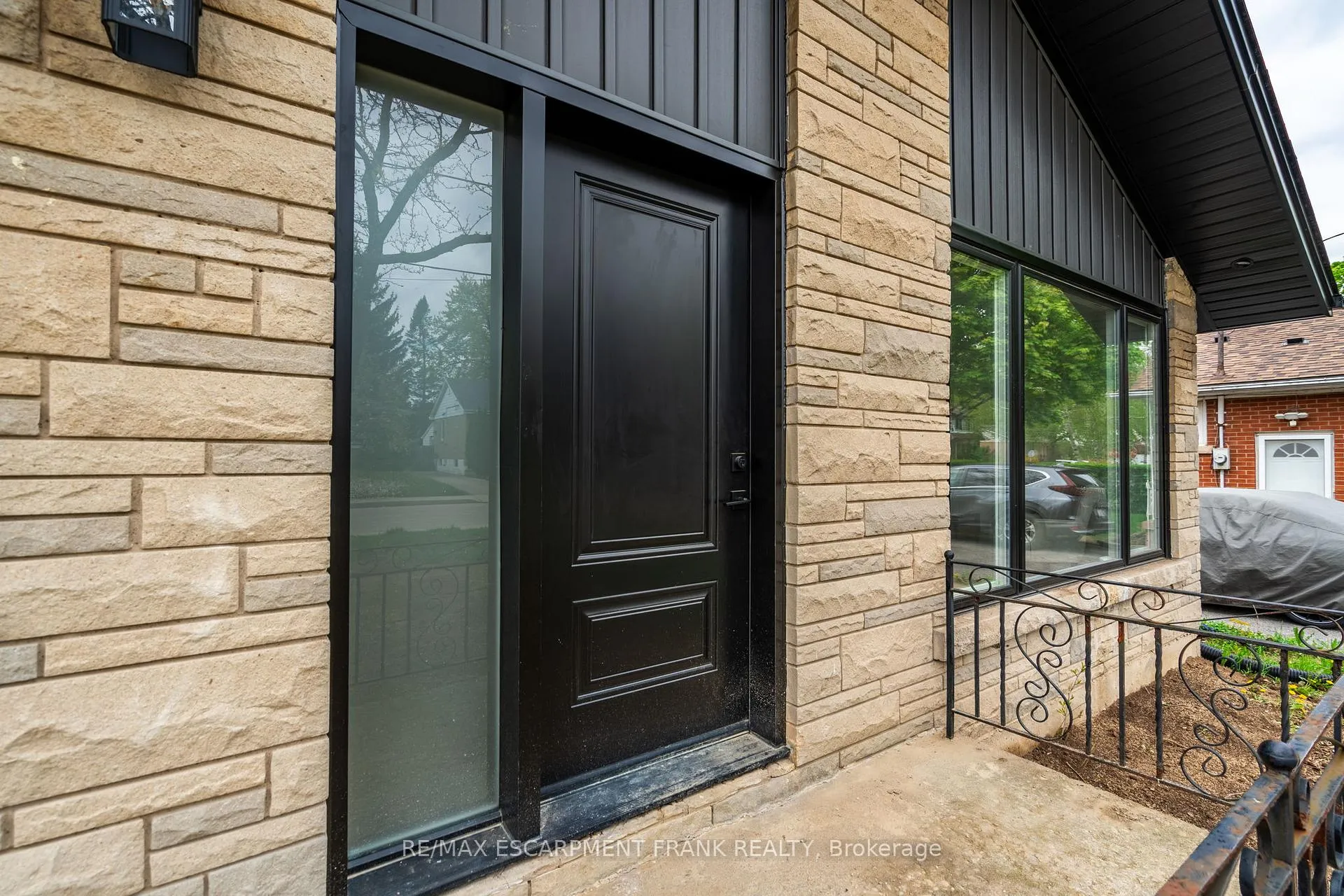 Photo 4 of Unit 1, 258 West 31ST Street, Hamilton, Westcliffe — HOMEH