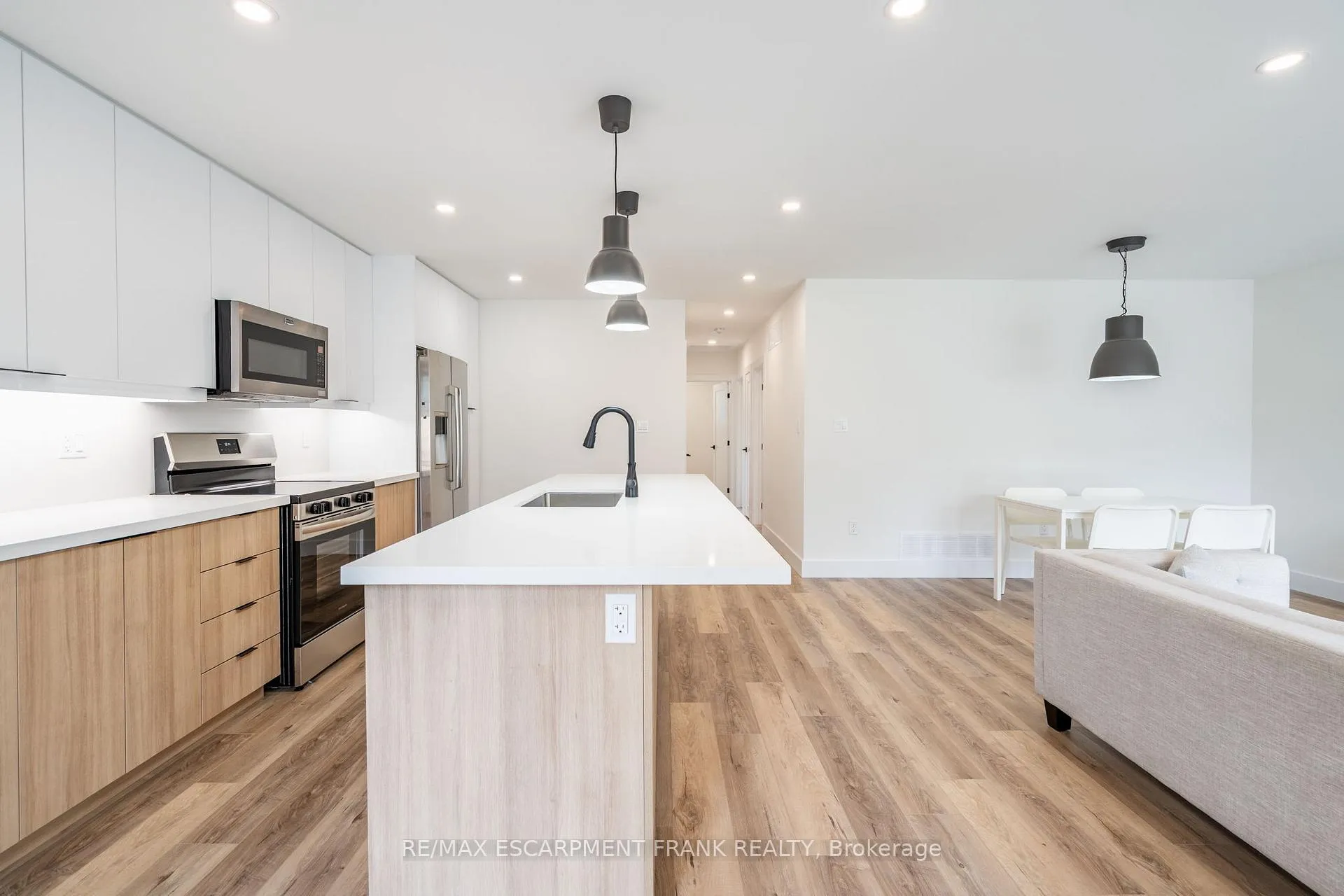 Photo 6 of Unit 1, 258 West 31ST Street, Hamilton, Westcliffe — HOMEH