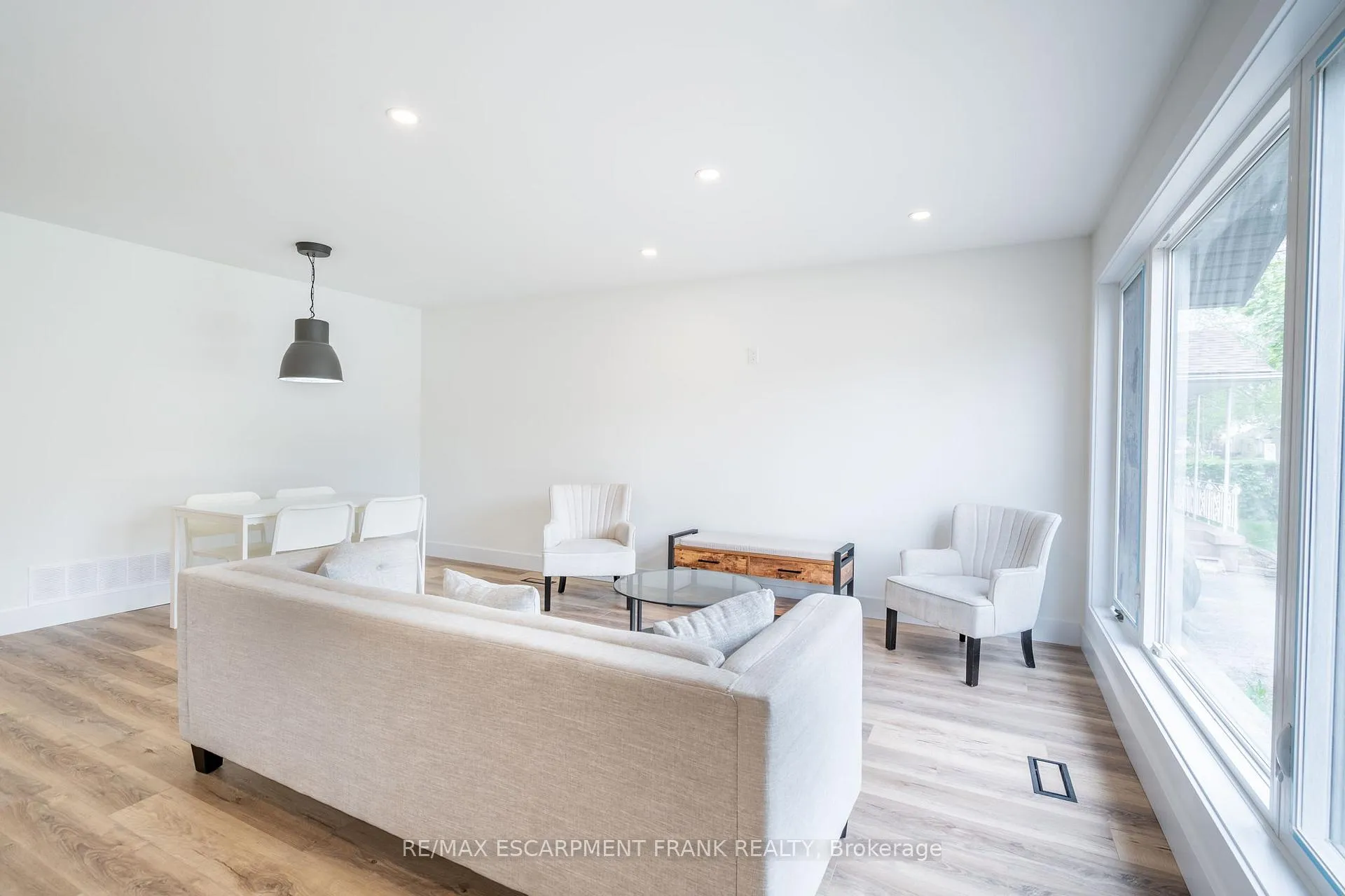 Photo 7 of Unit 1, 258 West 31ST Street, Hamilton, Westcliffe — HOMEH