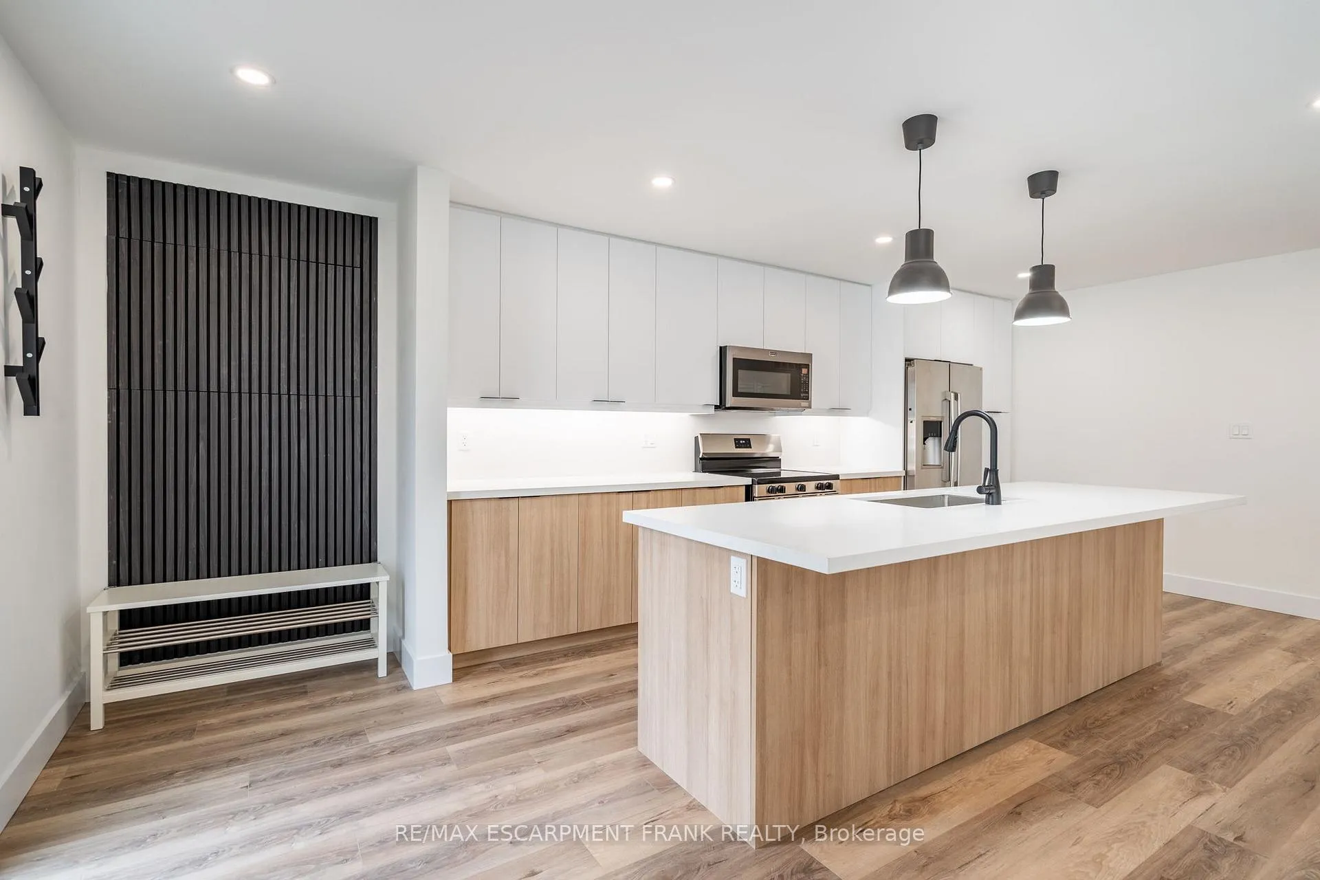 Photo 8 of Unit 1, 258 West 31ST Street, Hamilton, Westcliffe — HOMEH