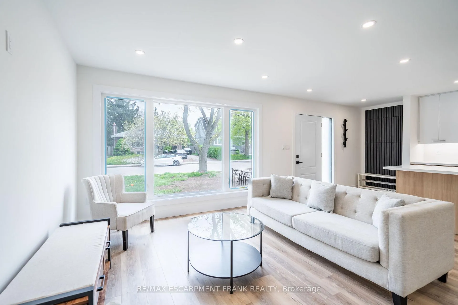 Photo 11 of Unit 1, 258 West 31ST Street, Hamilton, Westcliffe — HOMEH