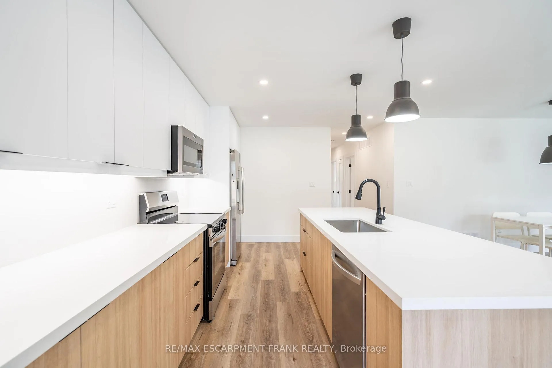 Photo 15 of Unit 1, 258 West 31ST Street, Hamilton, Westcliffe — HOMEH