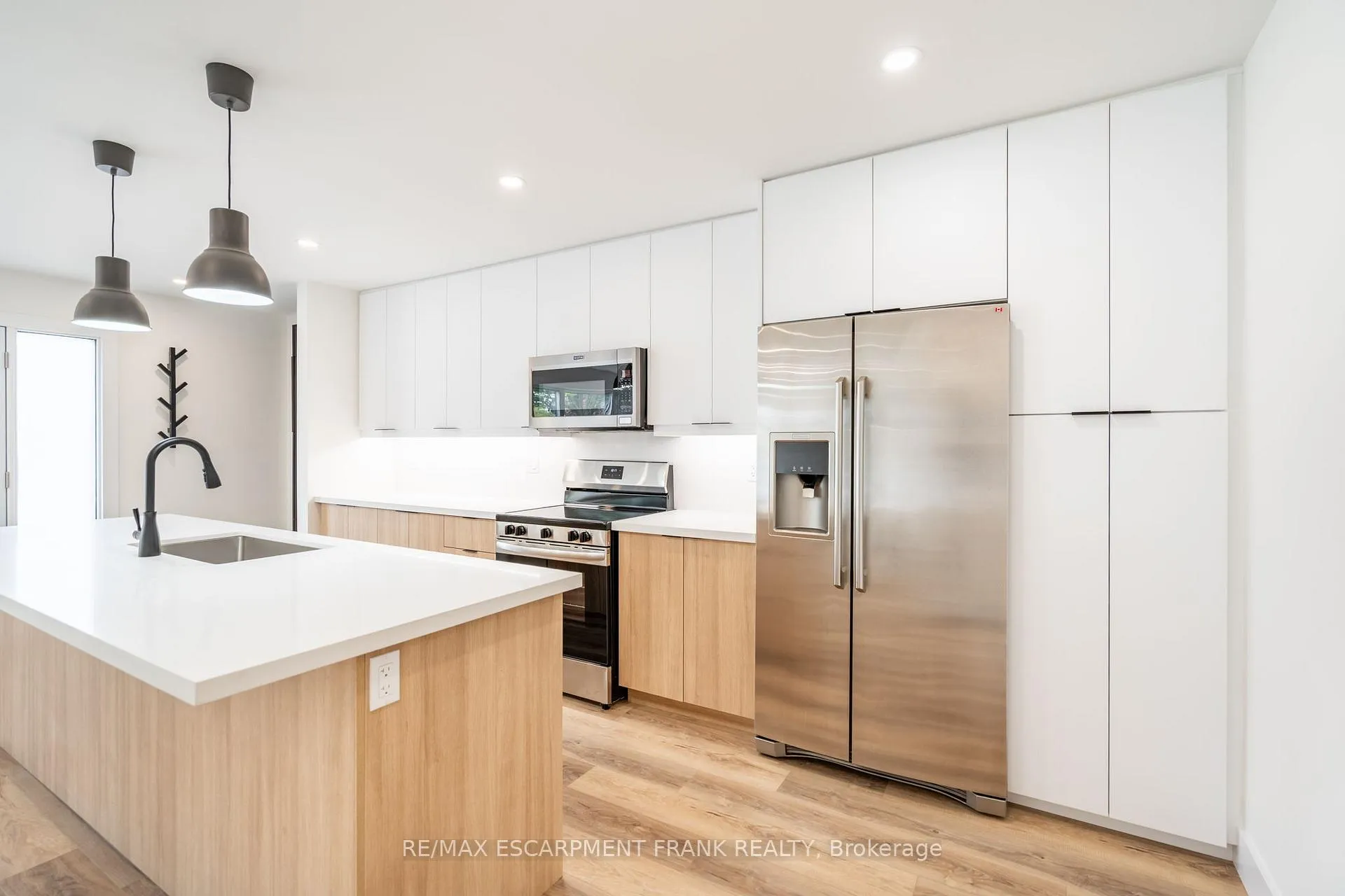 Photo 16 of Unit 1, 258 West 31ST Street, Hamilton, Westcliffe — HOMEH
