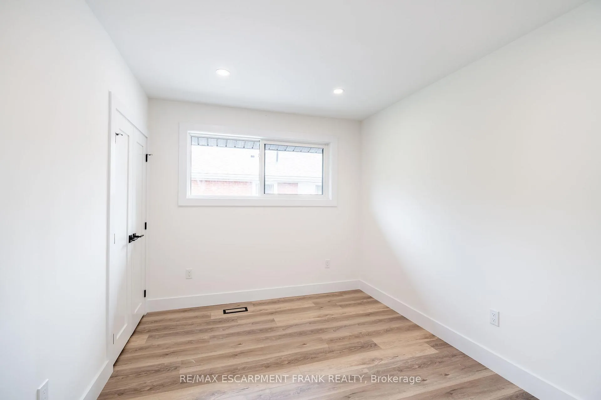 Photo 21 of Unit 1, 258 West 31ST Street, Hamilton, Westcliffe — HOMEH