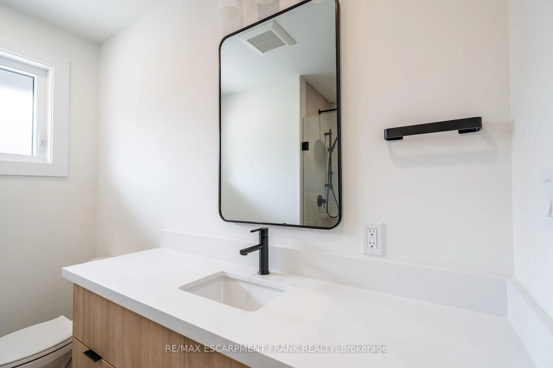 Photo 23 of Unit 1, 258 West 31ST Street, Hamilton, Westcliffe — HOMEH