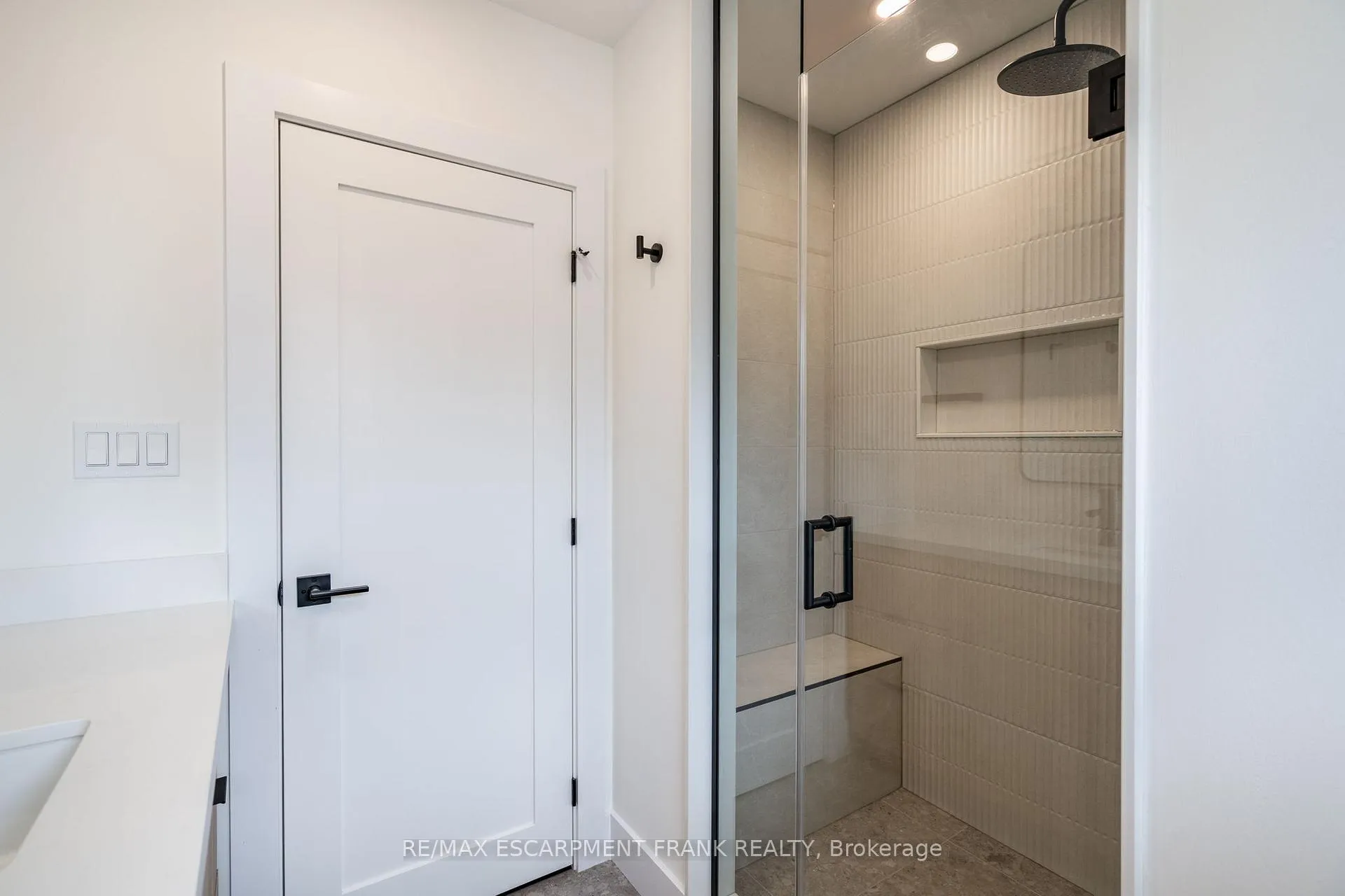 Photo 24 of Unit 1, 258 West 31ST Street, Hamilton, Westcliffe — HOMEH