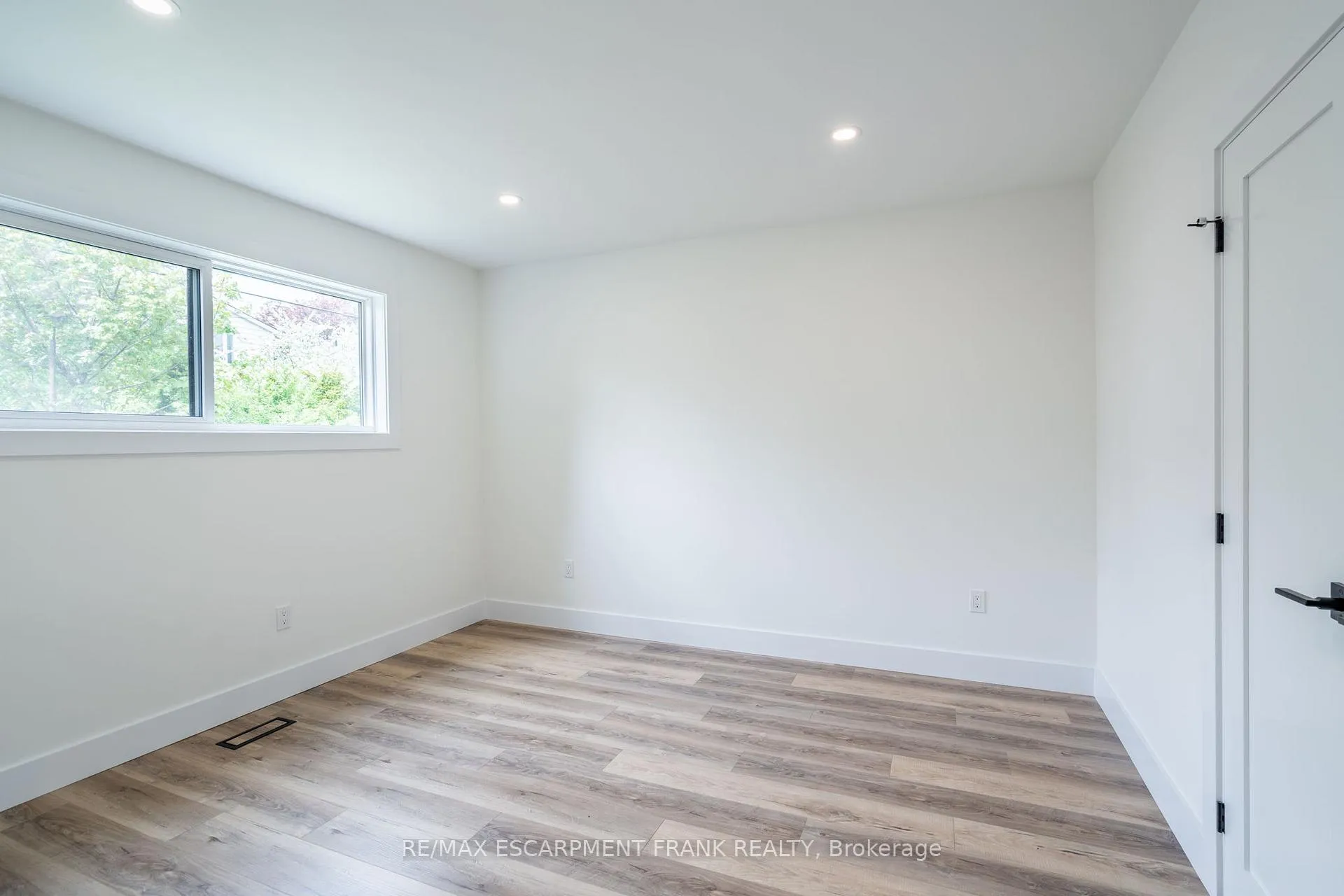 Photo 25 of Unit 1, 258 West 31ST Street, Hamilton, Westcliffe — HOMEH