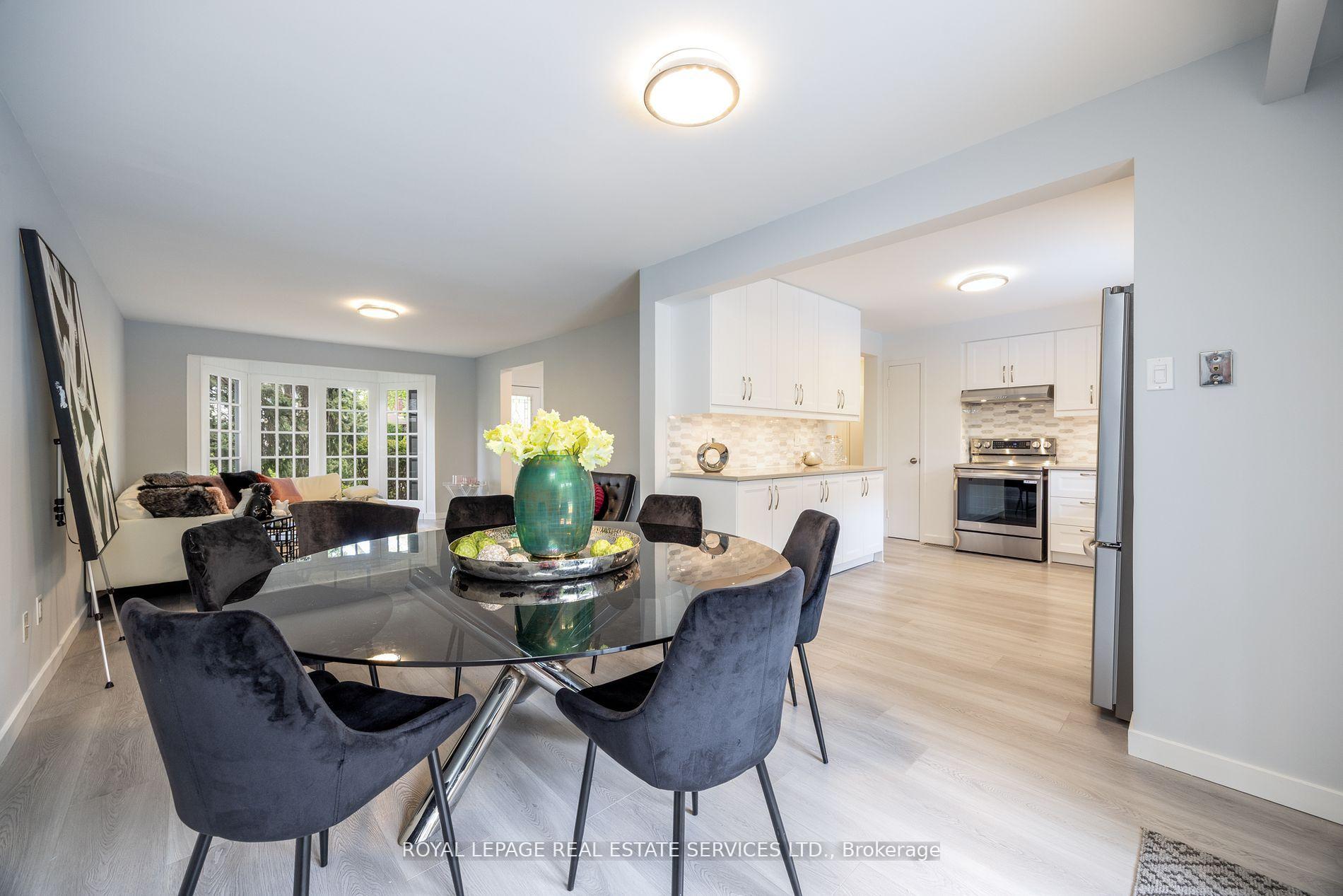 Photo 11 of 198 Romfield Circuit, Markham, Royal Orchard — HOMEH