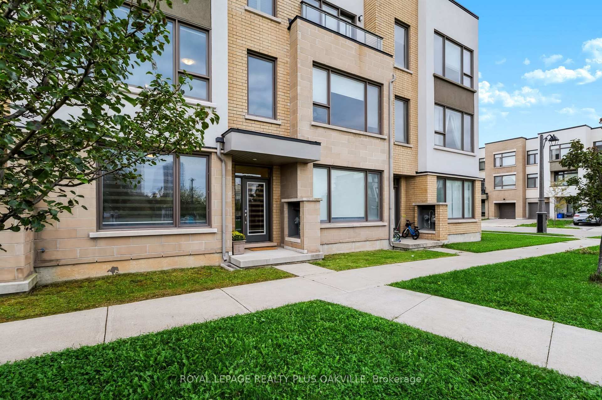 Photo 3 of Unit 5, 211 Squire Crescent, Oakville, Glenorchy — HOMEH