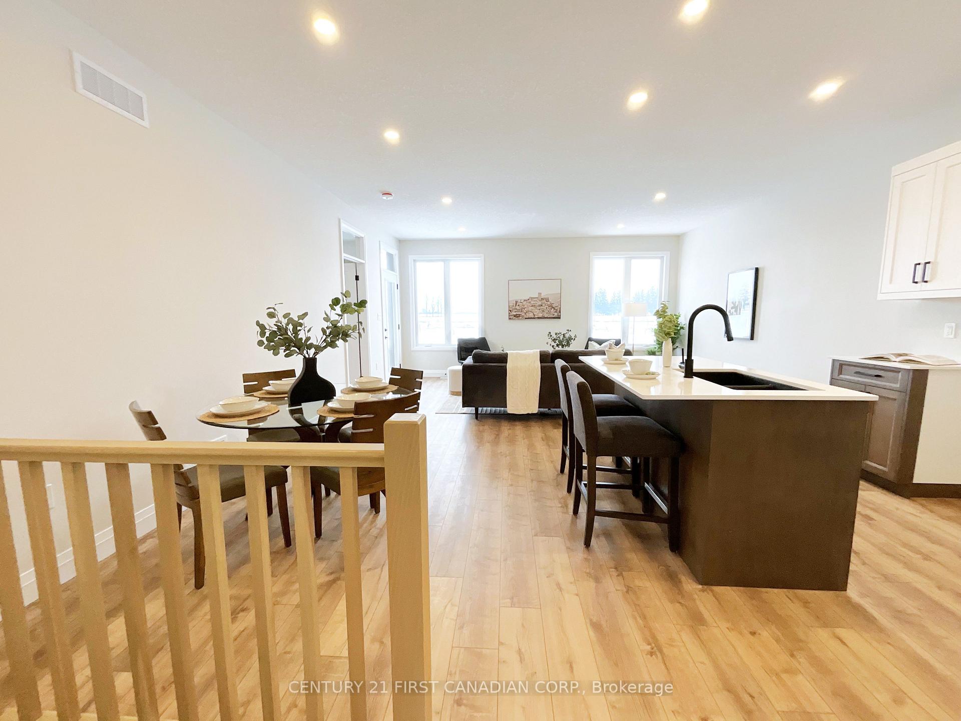 Photo 10 of 7 Postma Crescent, North Middlesex, Ailsa Craig — HOMEH