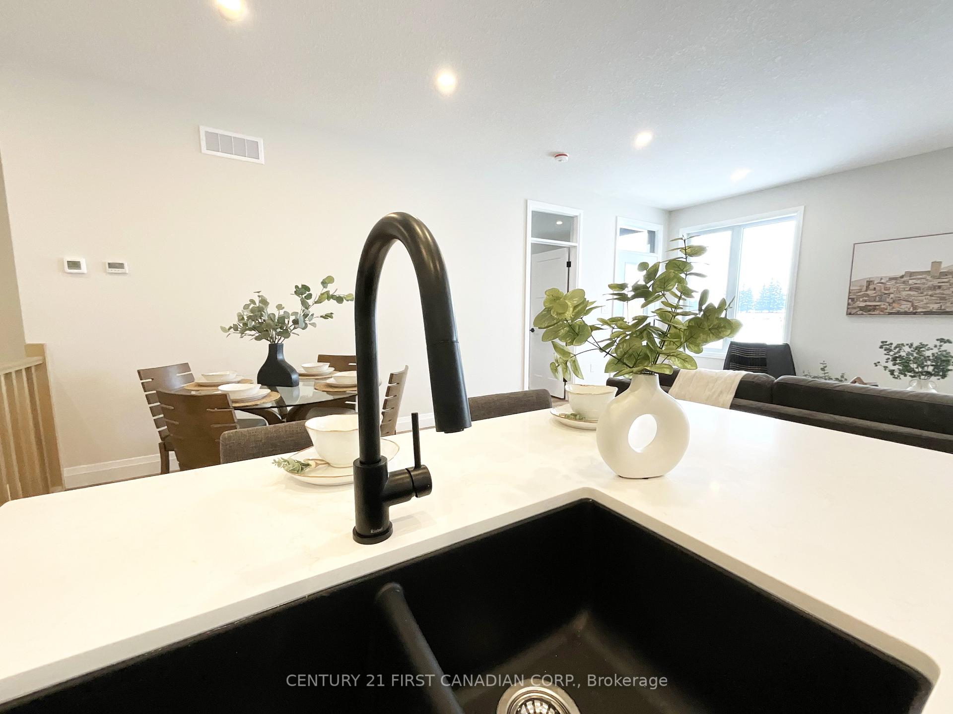 Photo 13 of 7 Postma Crescent, North Middlesex, Ailsa Craig — HOMEH