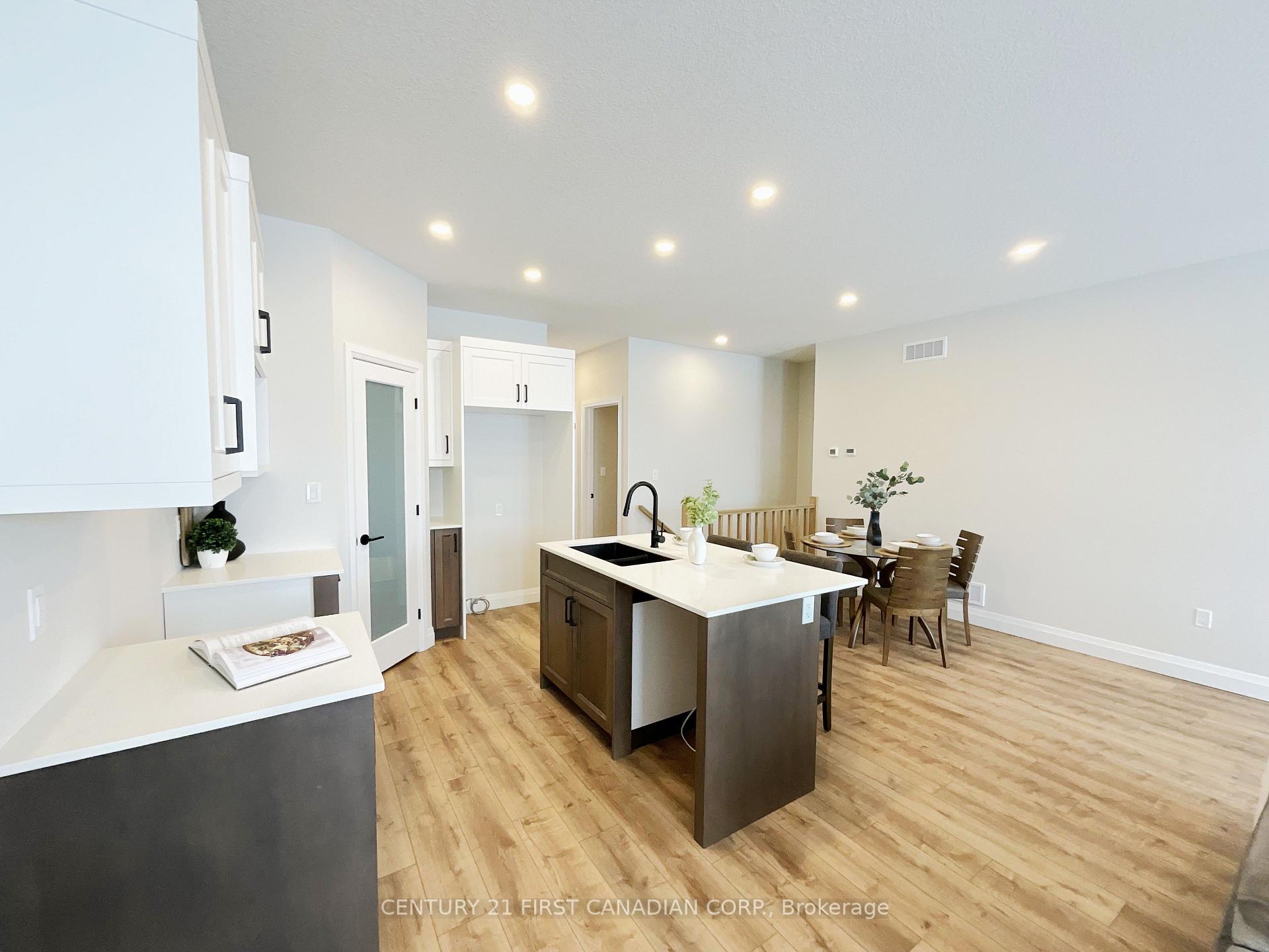 Photo 14 of 7 Postma Crescent, North Middlesex, Ailsa Craig — HOMEH