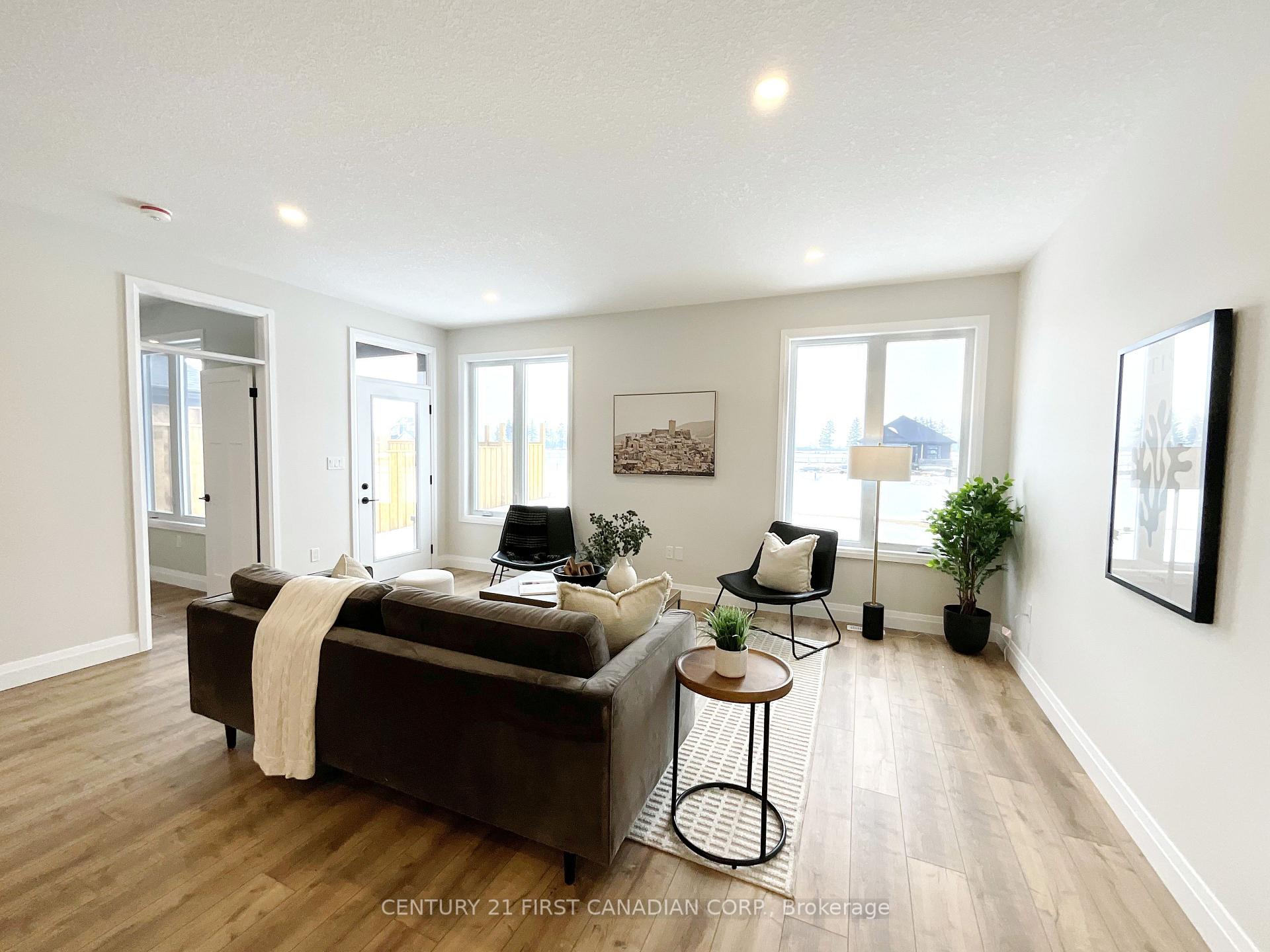 Photo 15 of 7 Postma Crescent, North Middlesex, Ailsa Craig — HOMEH