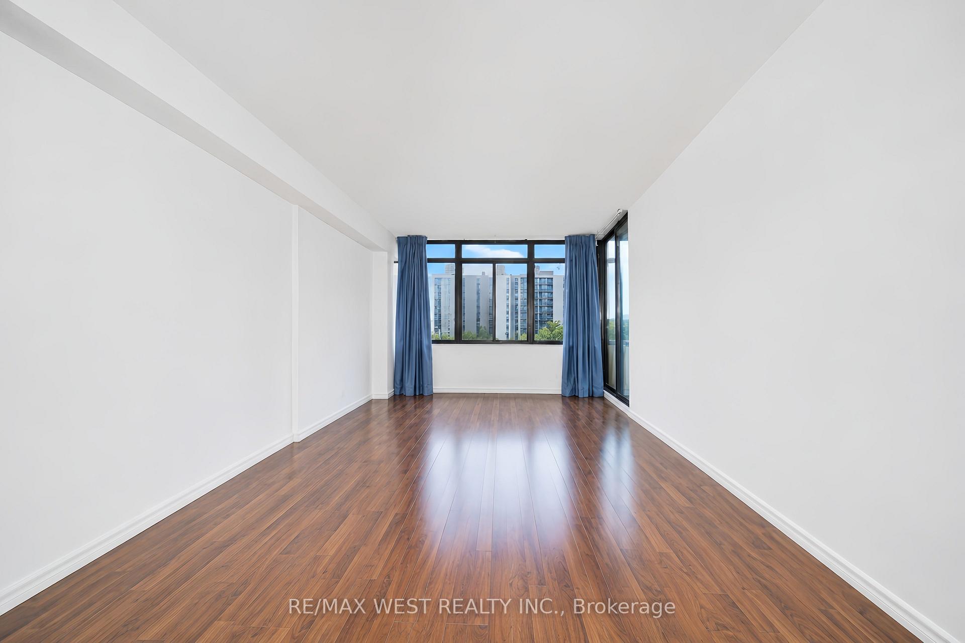 Photo 4 of Unit 510, 3300 Don Mills Road, North York, Don Valley Village — HOMEH