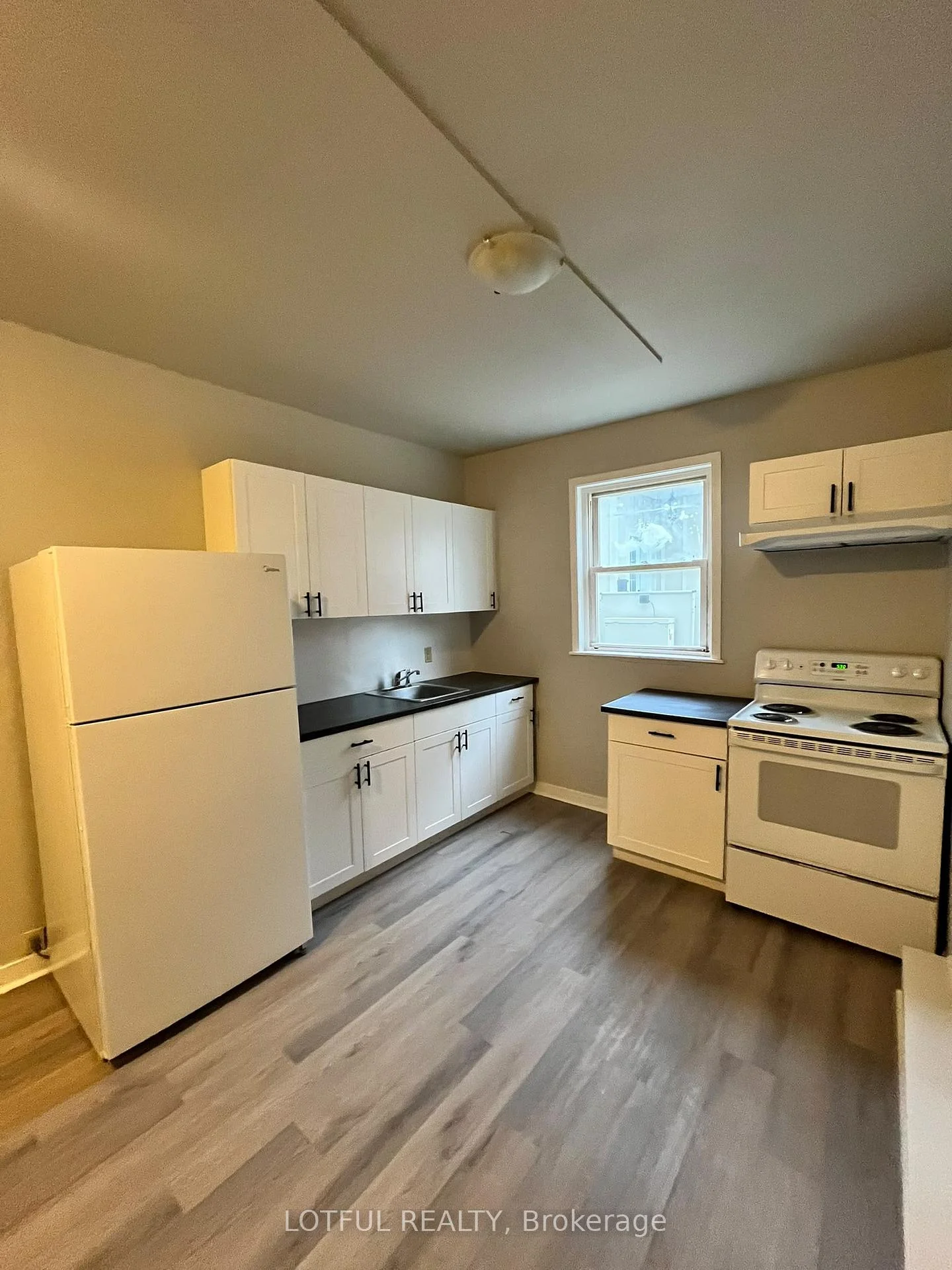 Photo 4 of Unit 4, 33 Lakeshore Drive, South Dundas, Morrisburg — HOMEH