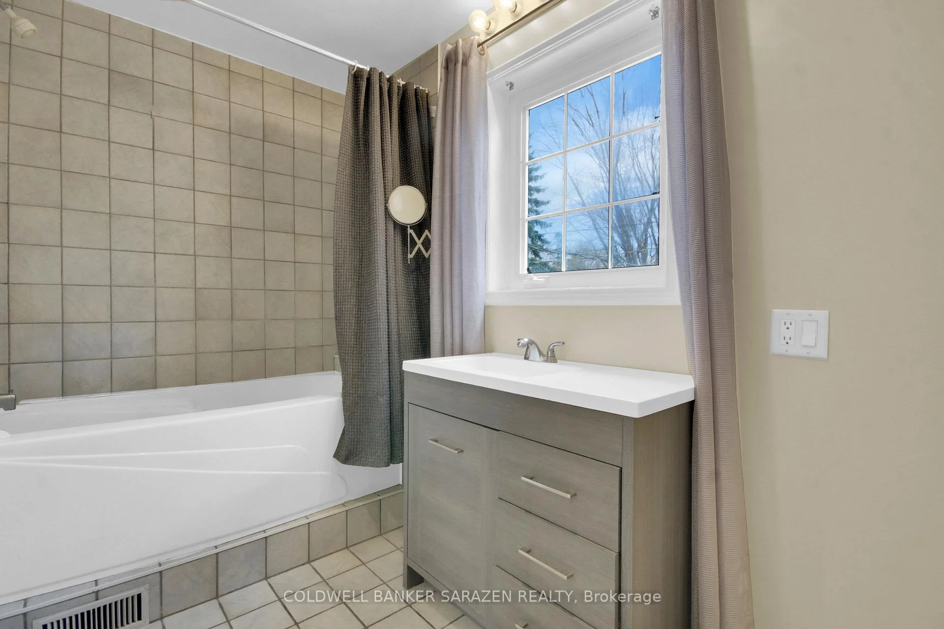 Photo 33 of 30 Harrold Place, Ottawa, Carlington — HOMEH