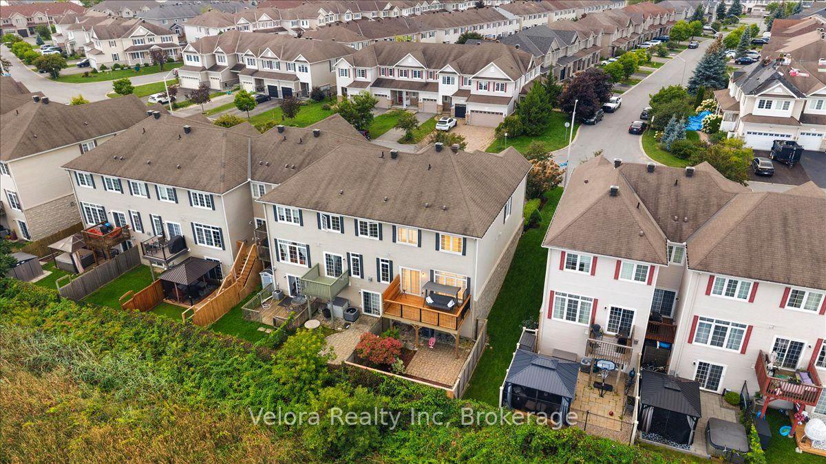 Photo 2 of 576 Pepperville Crescent, Ottawa, Kanata - Emerald Meadows/Trailwest — HOMEH