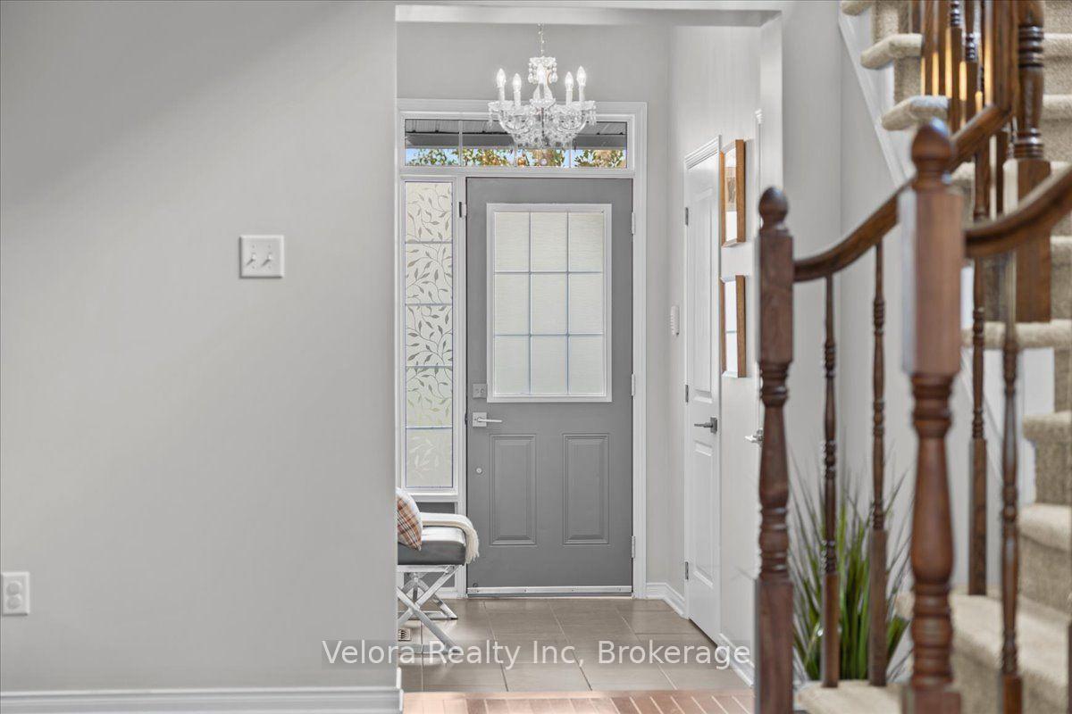 Photo 5 of 576 Pepperville Crescent, Ottawa, Kanata - Emerald Meadows/Trailwest — HOMEH