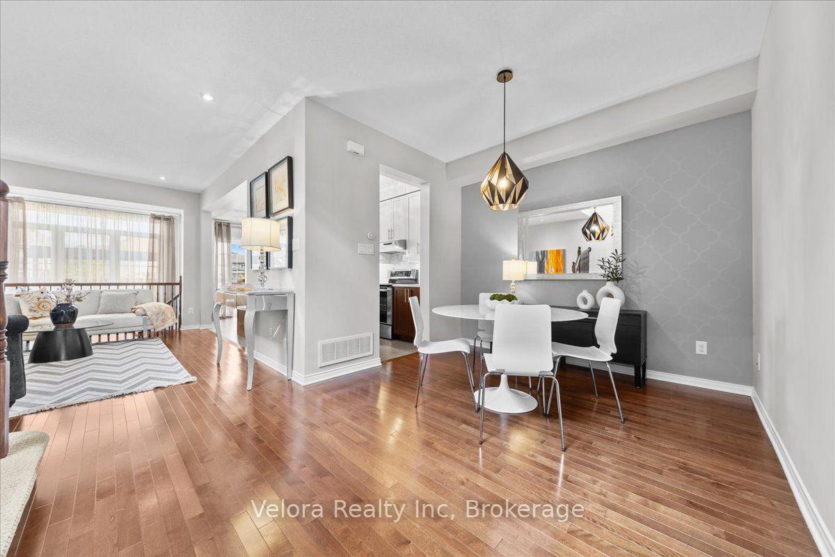 Photo 8 of 576 Pepperville Crescent, Ottawa, Kanata - Emerald Meadows/Trailwest — HOMEH