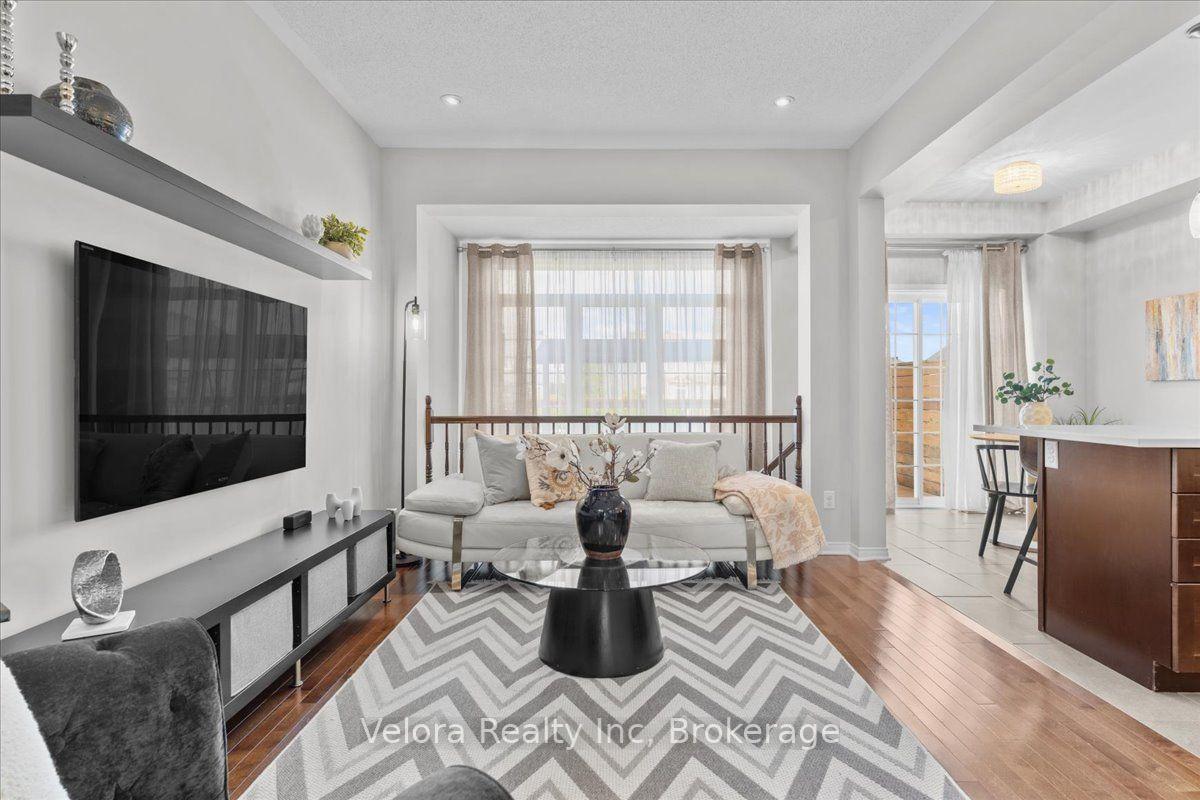 Photo 13 of 576 Pepperville Crescent, Ottawa, Kanata - Emerald Meadows/Trailwest — HOMEH