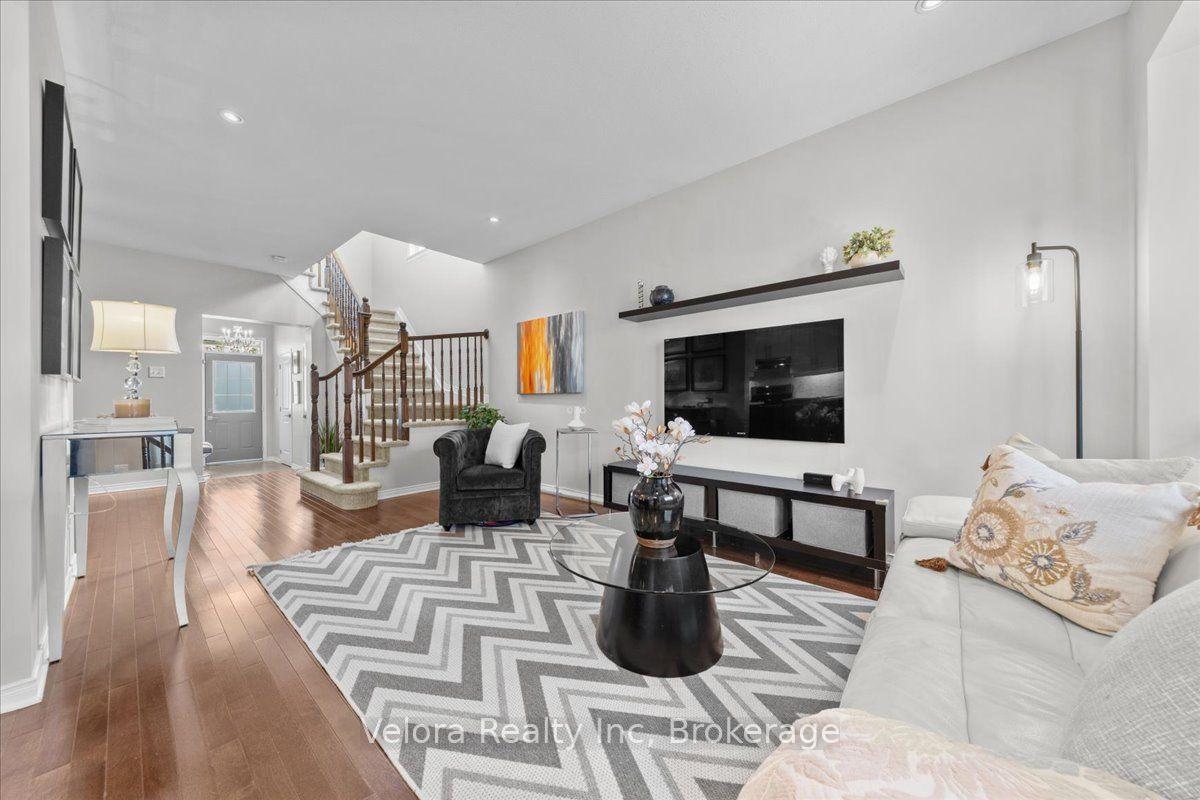 Photo 16 of 576 Pepperville Crescent, Ottawa, Kanata - Emerald Meadows/Trailwest — HOMEH