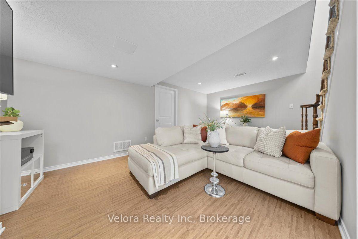 Photo 42 of 576 Pepperville Crescent, Ottawa, Kanata - Emerald Meadows/Trailwest — HOMEH