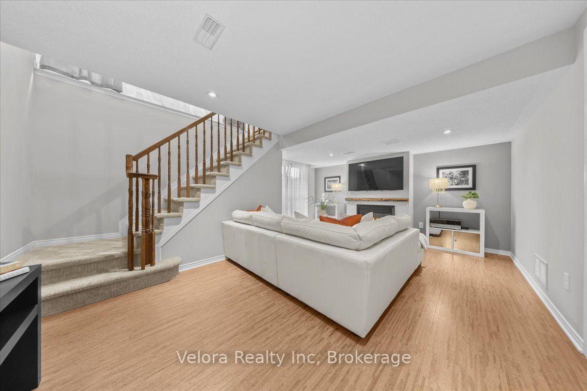 Photo 41 of 576 Pepperville Crescent, Ottawa, Kanata - Emerald Meadows/Trailwest — HOMEH