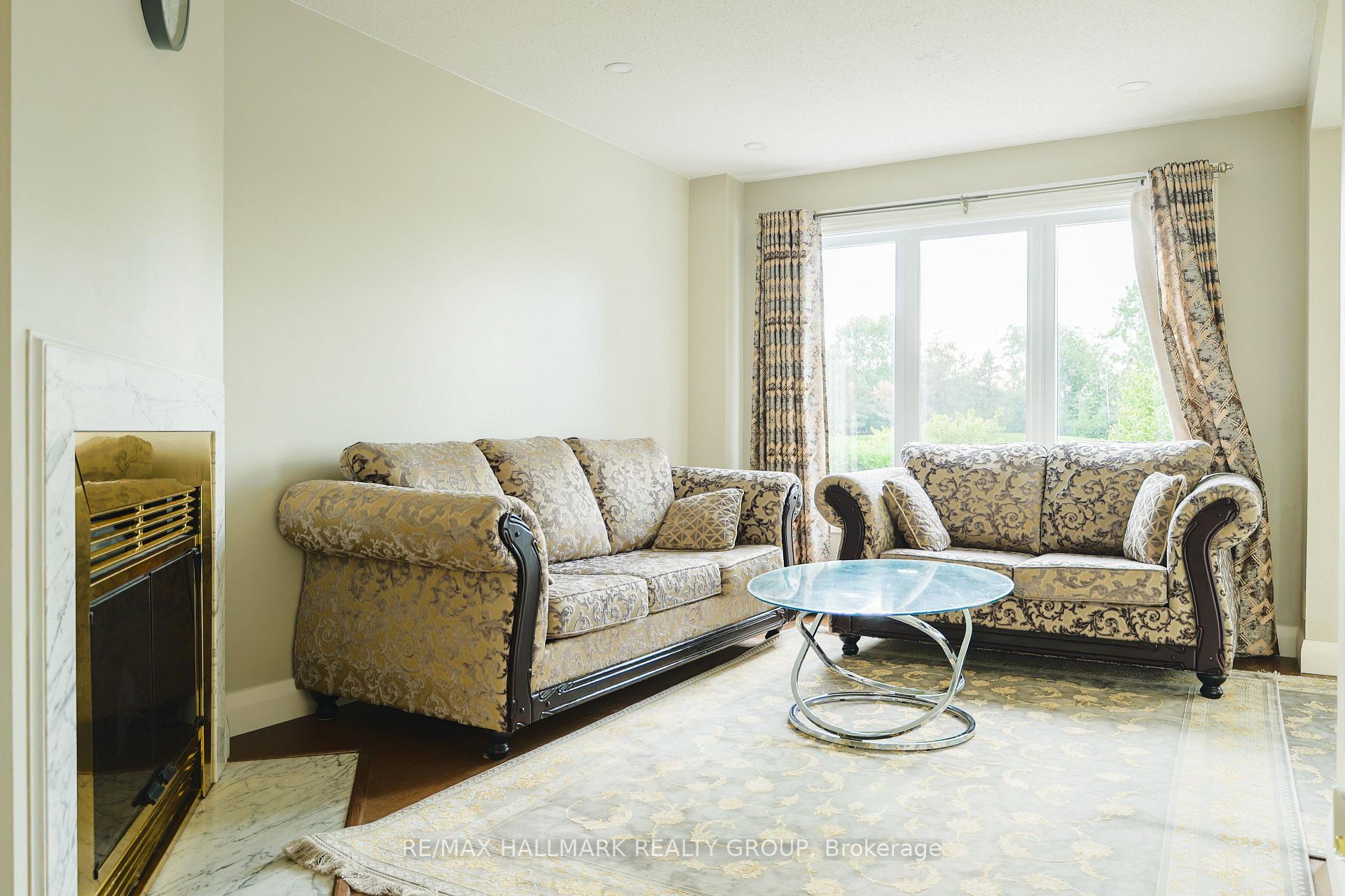 Photo 4 of 44 Winnegreen Court, Ottawa, Hunt Club Park — HOMEH