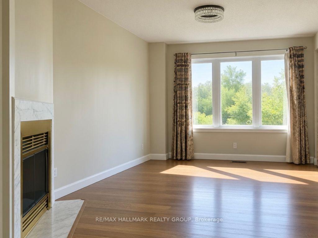 Photo 5 of 44 Winnegreen Court, Ottawa, Hunt Club Park — HOMEH