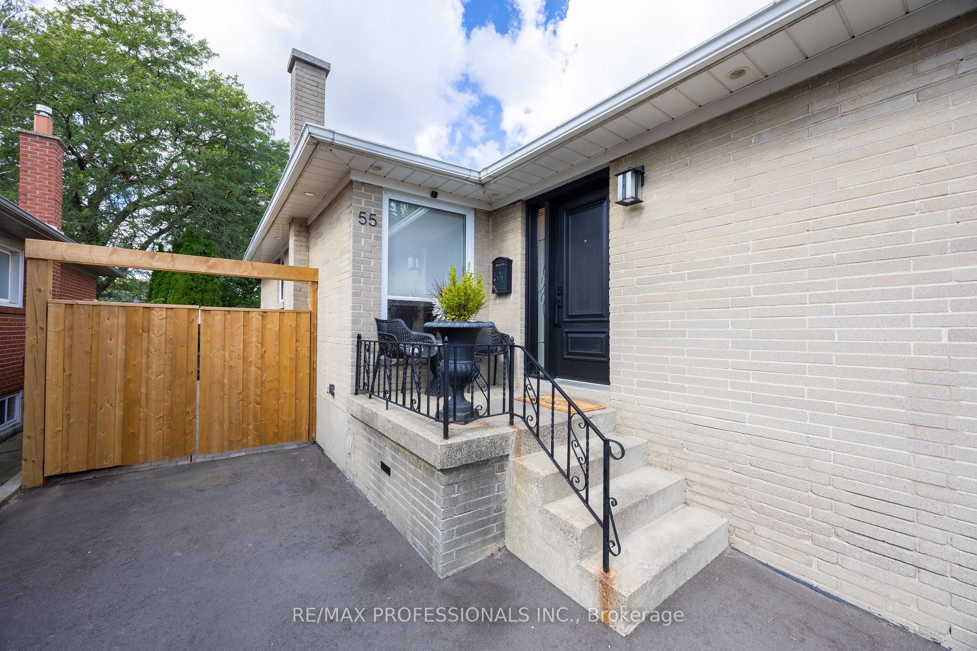 Photo 2 of 55 Rayside Drive, Etobicoke, Markland Wood — HOMEH