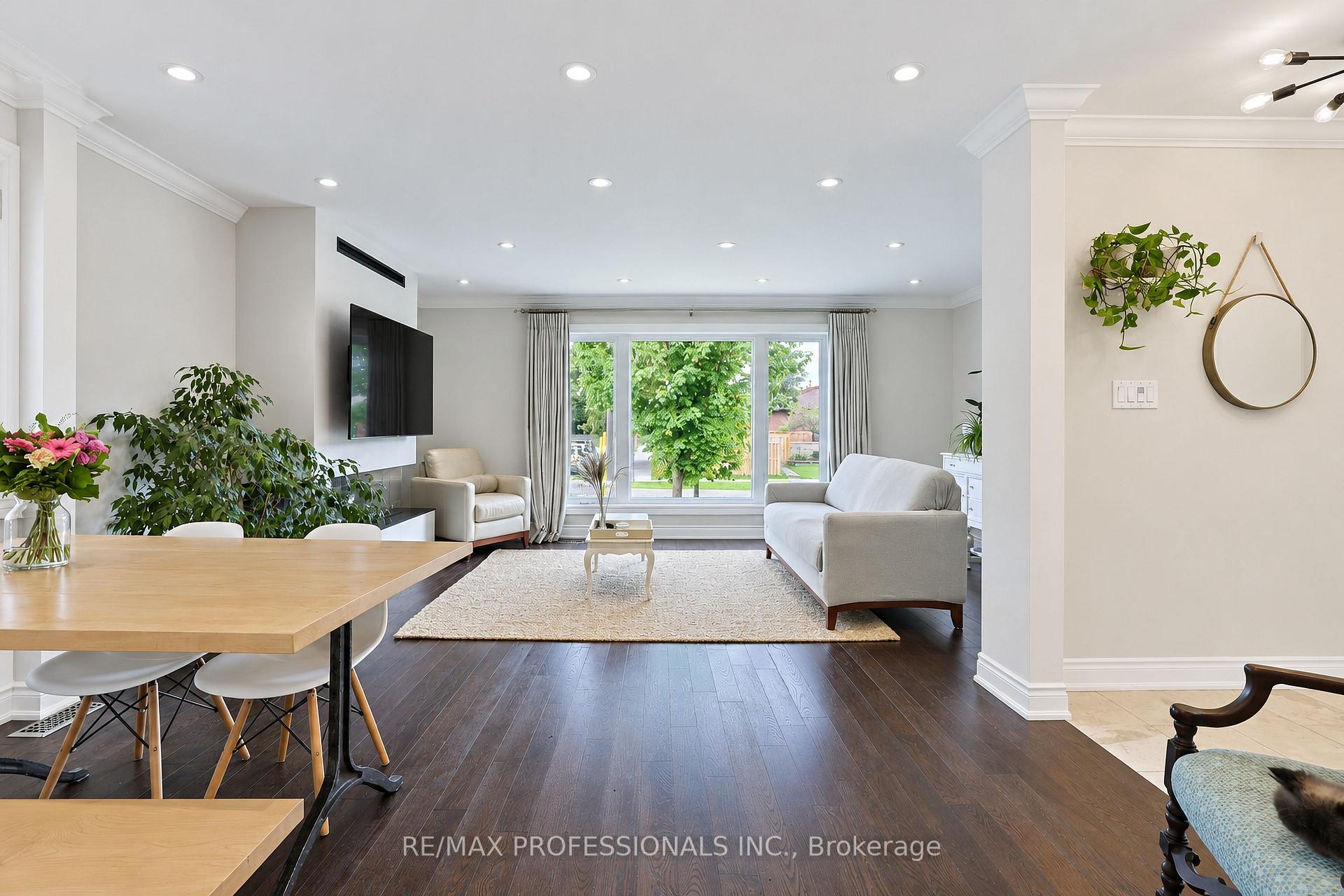 Photo 6 of 55 Rayside Drive, Etobicoke, Markland Wood — HOMEH