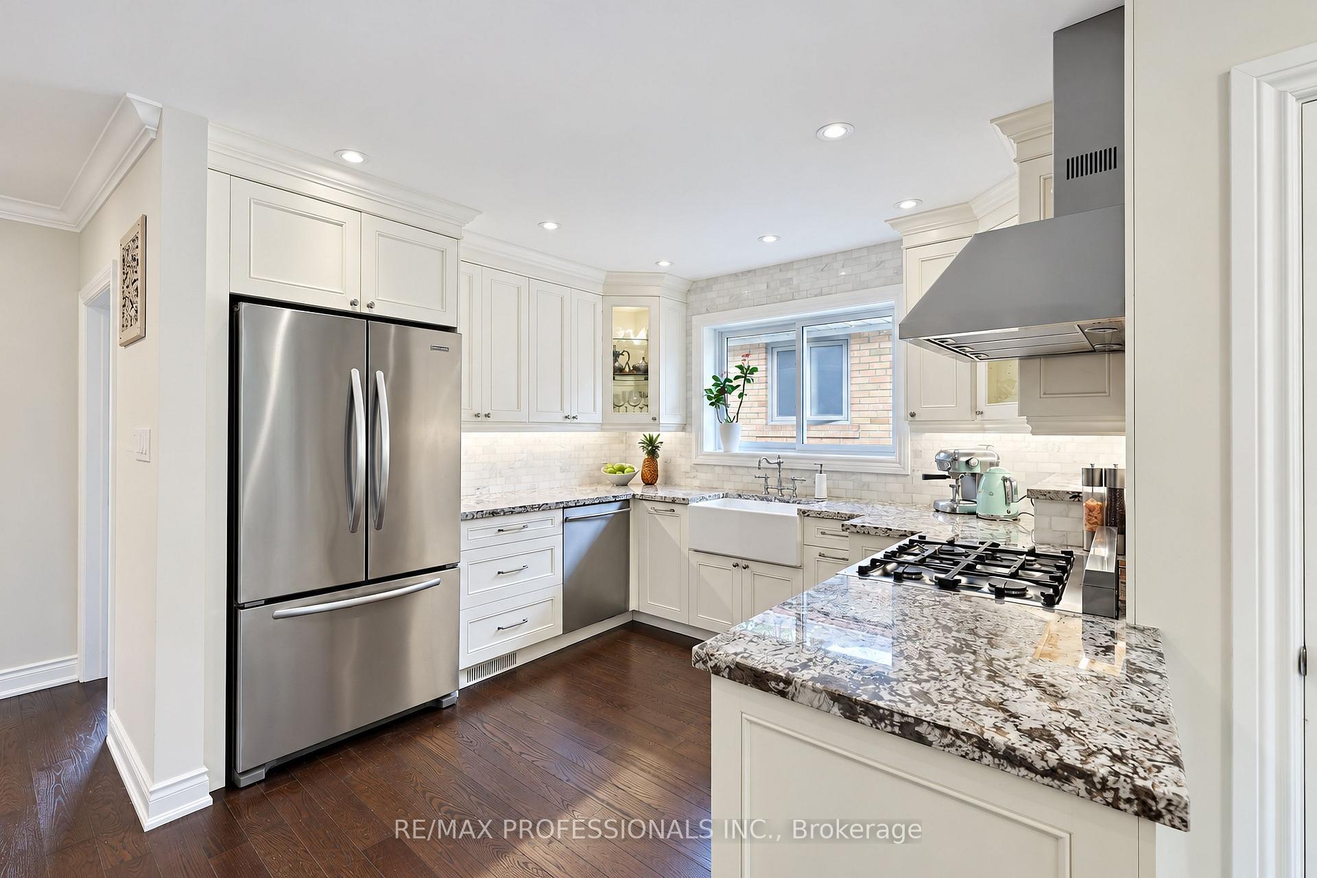 Photo 17 of 55 Rayside Drive, Etobicoke, Markland Wood — HOMEH