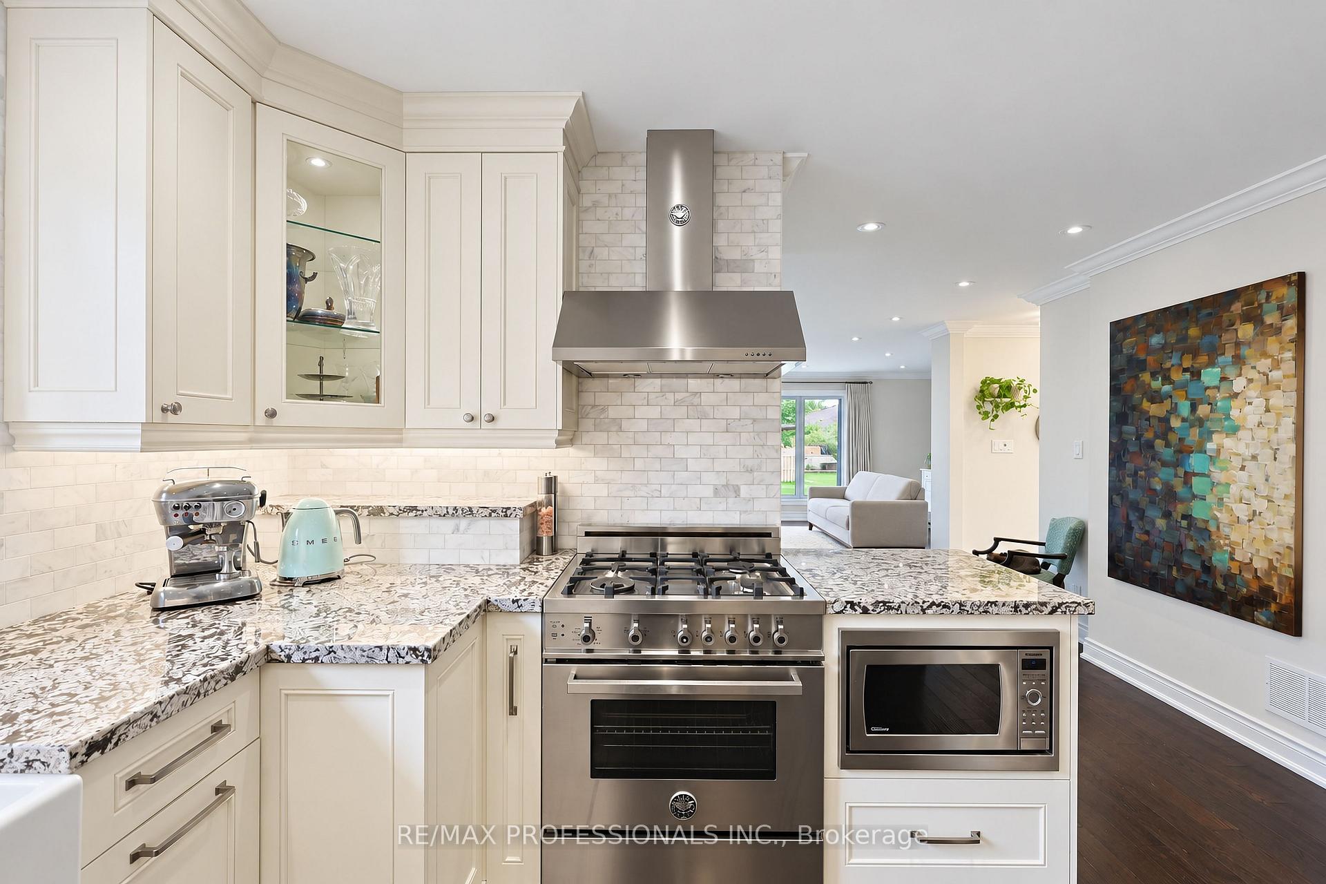 Photo 19 of 55 Rayside Drive, Etobicoke, Markland Wood — HOMEH