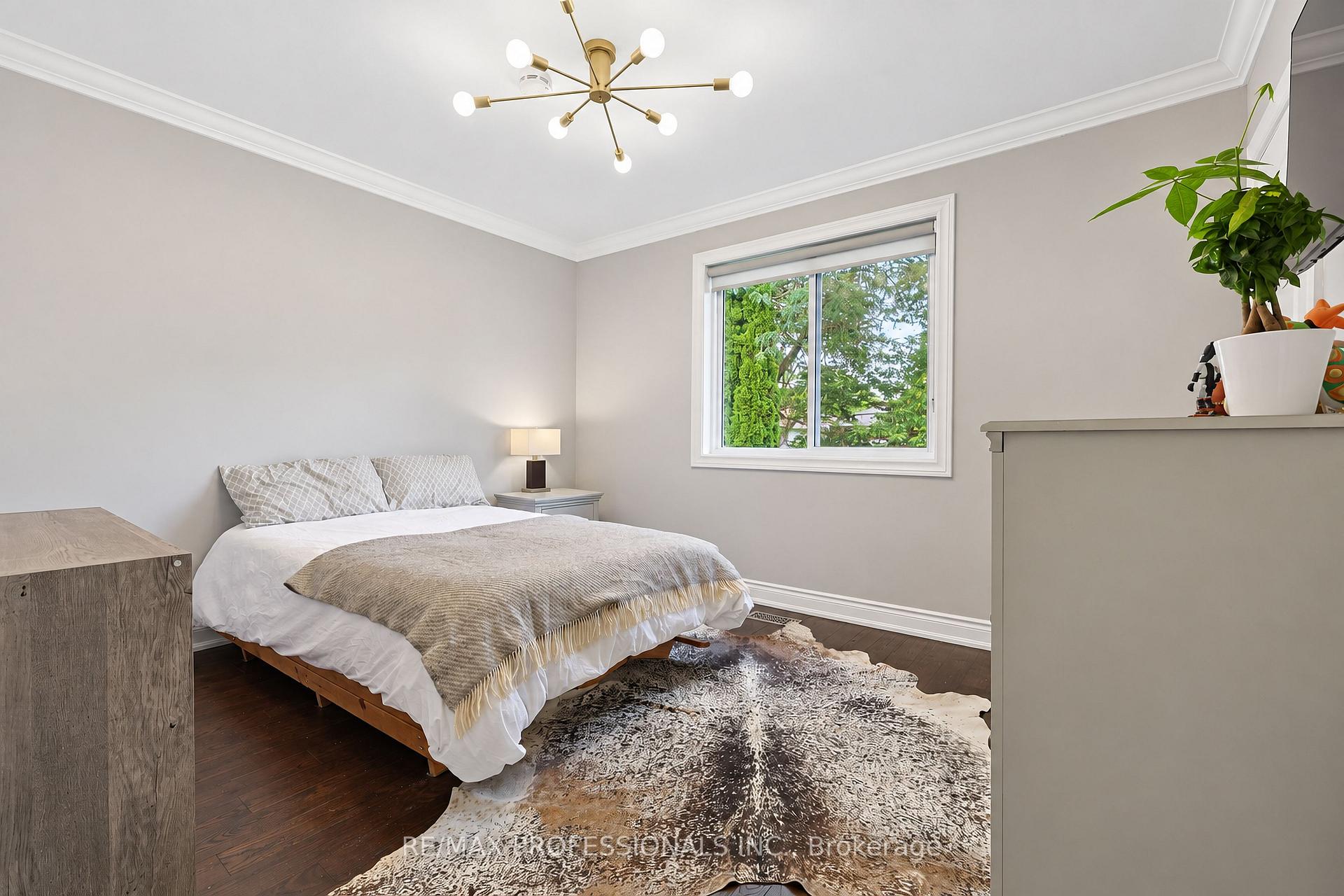 Photo 24 of 55 Rayside Drive, Etobicoke, Markland Wood — HOMEH