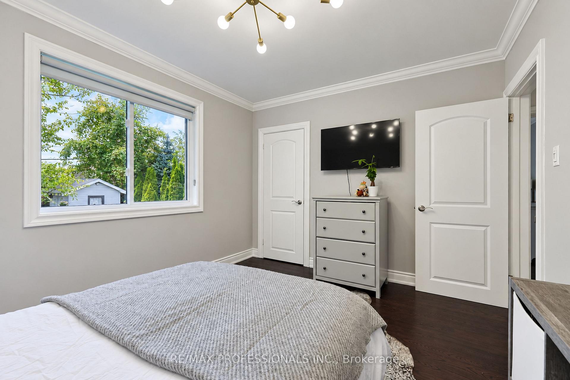 Photo 25 of 55 Rayside Drive, Etobicoke, Markland Wood — HOMEH