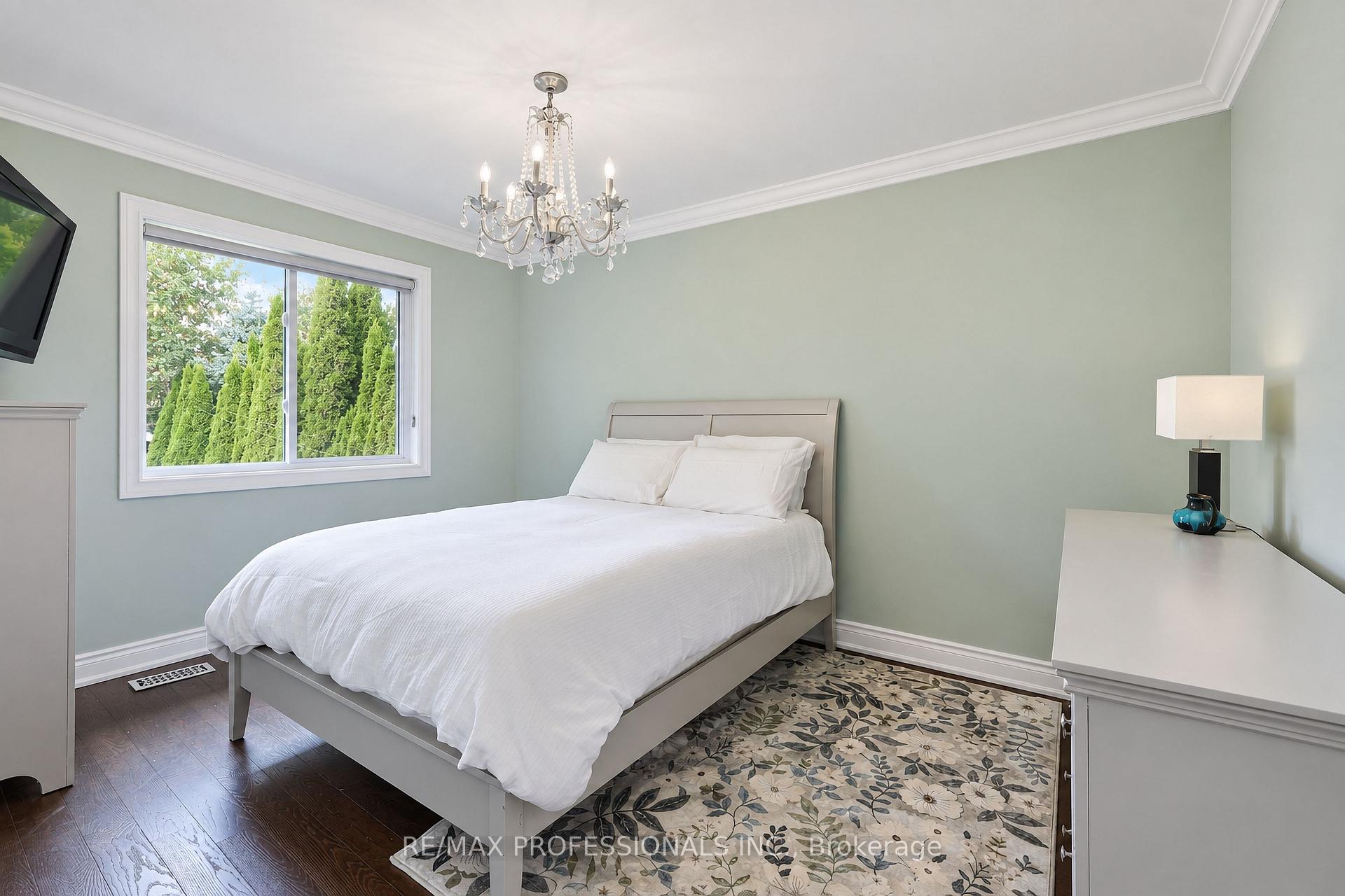 Photo 26 of 55 Rayside Drive, Etobicoke, Markland Wood — HOMEH