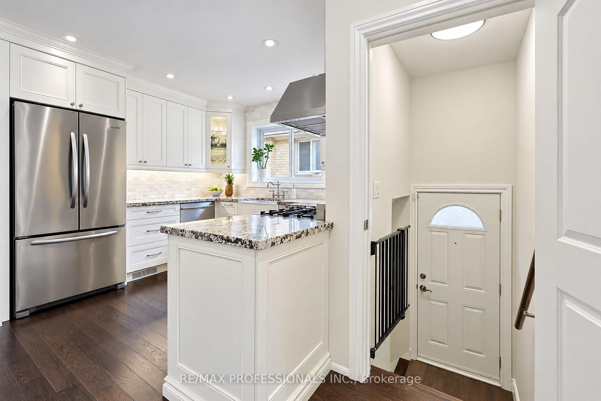 Photo 30 of 55 Rayside Drive, Etobicoke, Markland Wood — HOMEH