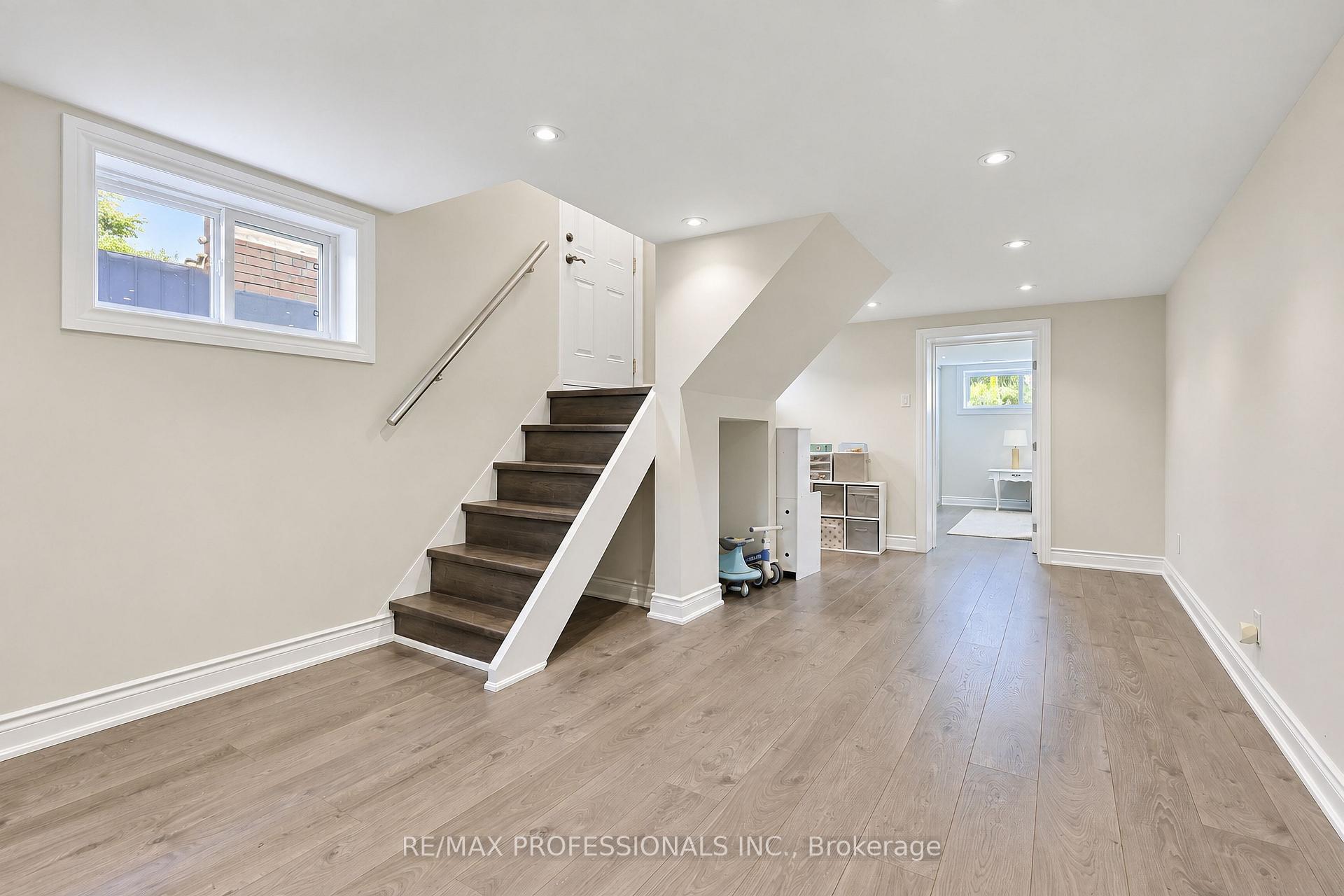 Photo 31 of 55 Rayside Drive, Etobicoke, Markland Wood — HOMEH