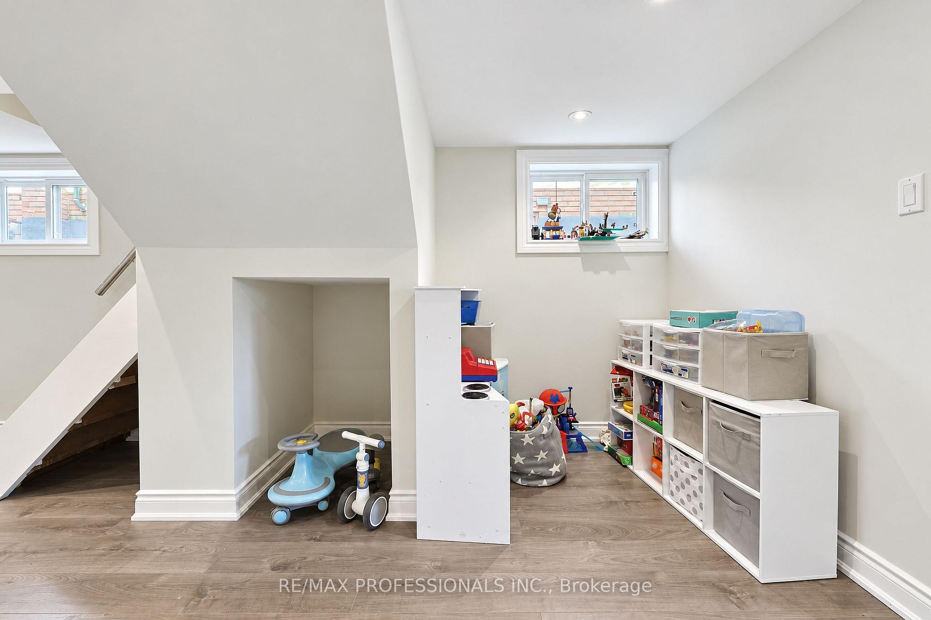 Photo 32 of 55 Rayside Drive, Etobicoke, Markland Wood — HOMEH