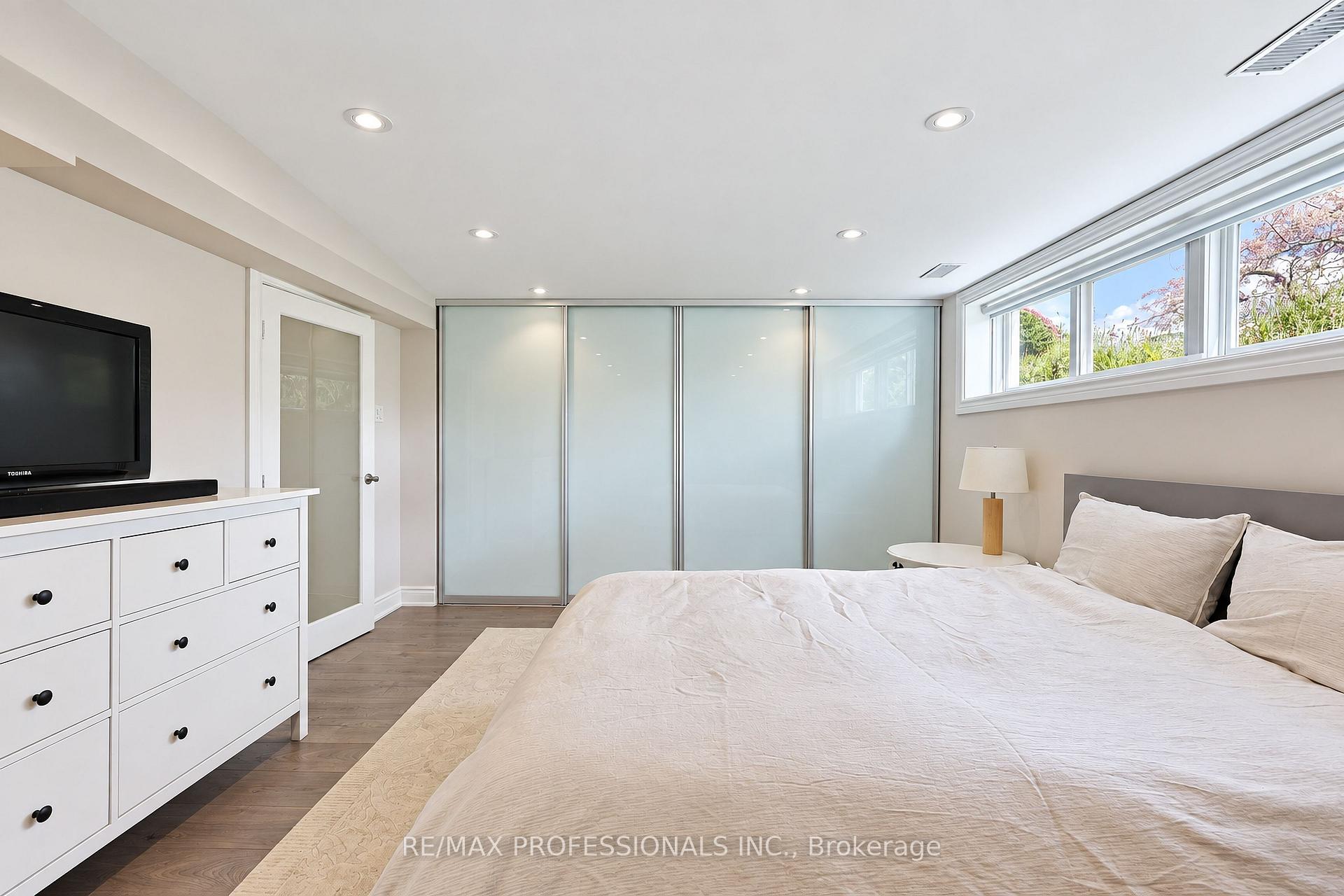 Photo 34 of 55 Rayside Drive, Etobicoke, Markland Wood — HOMEH