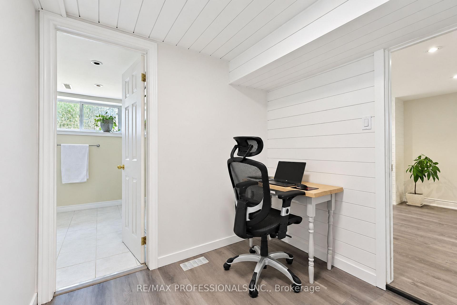 Photo 39 of 55 Rayside Drive, Etobicoke, Markland Wood — HOMEH